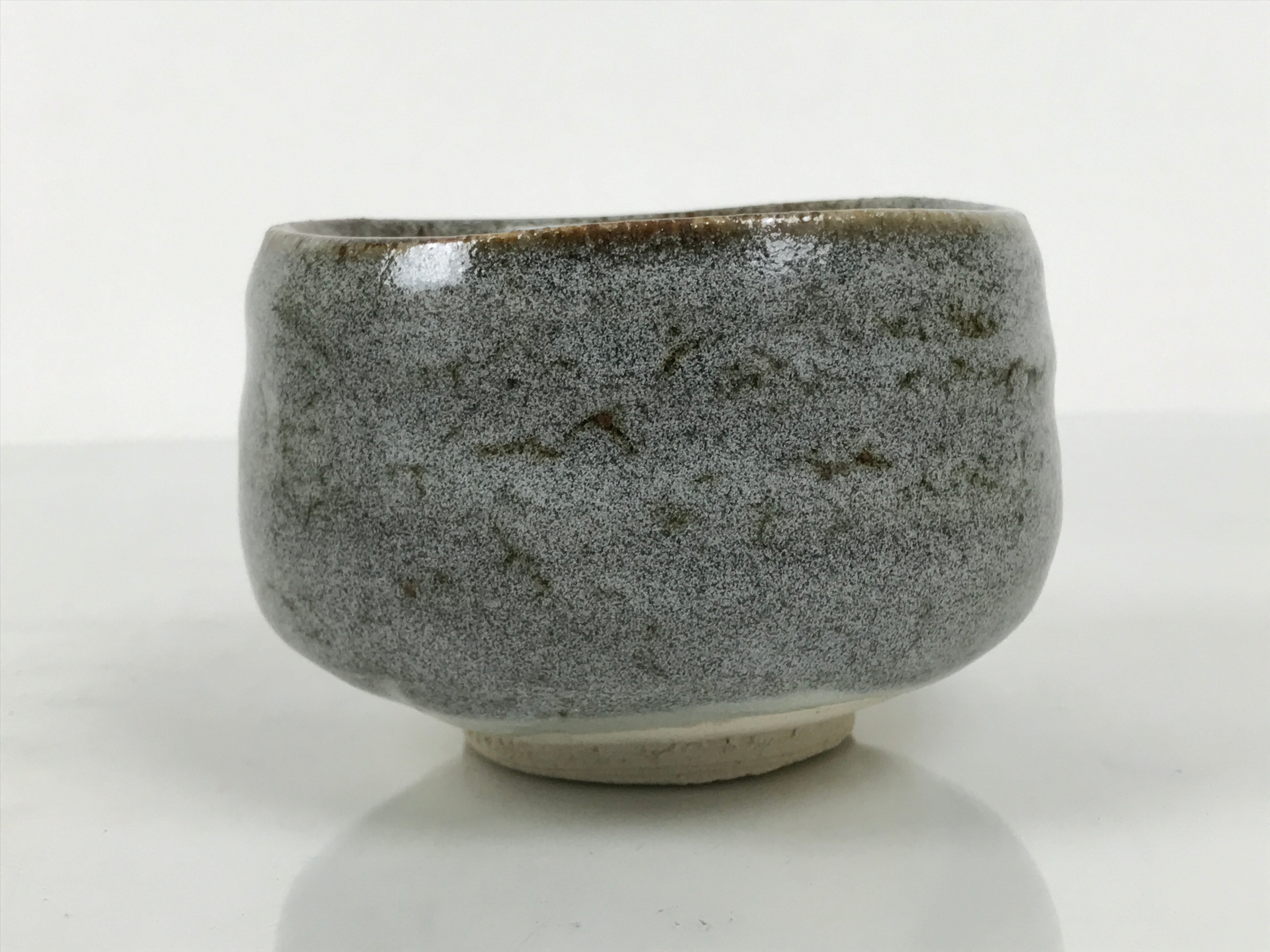 Japanese Ceramic Green Tea Bowl Matcha Chawan Vtg Pottery Gray Brown CHB146