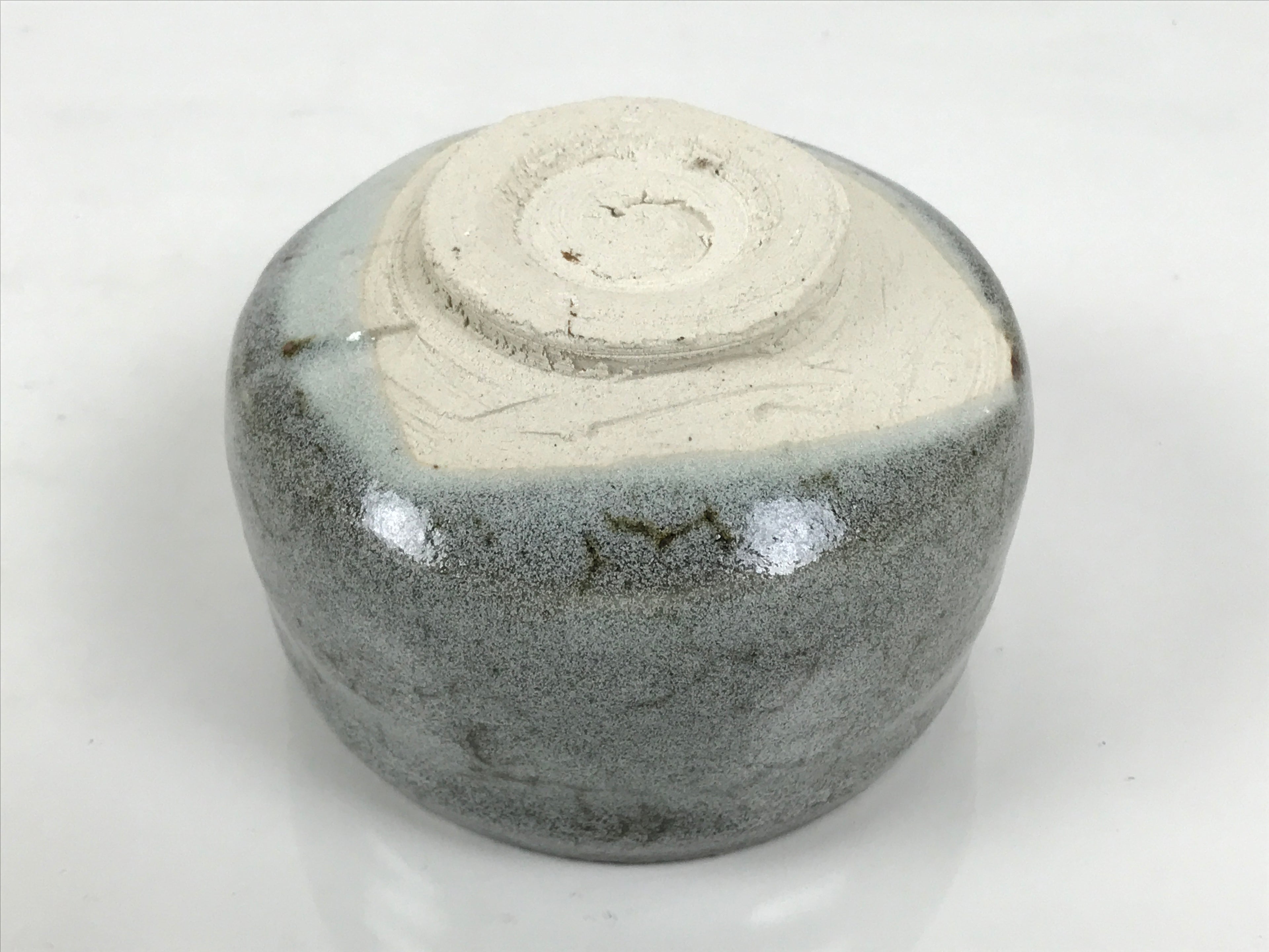 Japanese Ceramic Green Tea Bowl Matcha Chawan Vtg Pottery Gray Brown CHB146