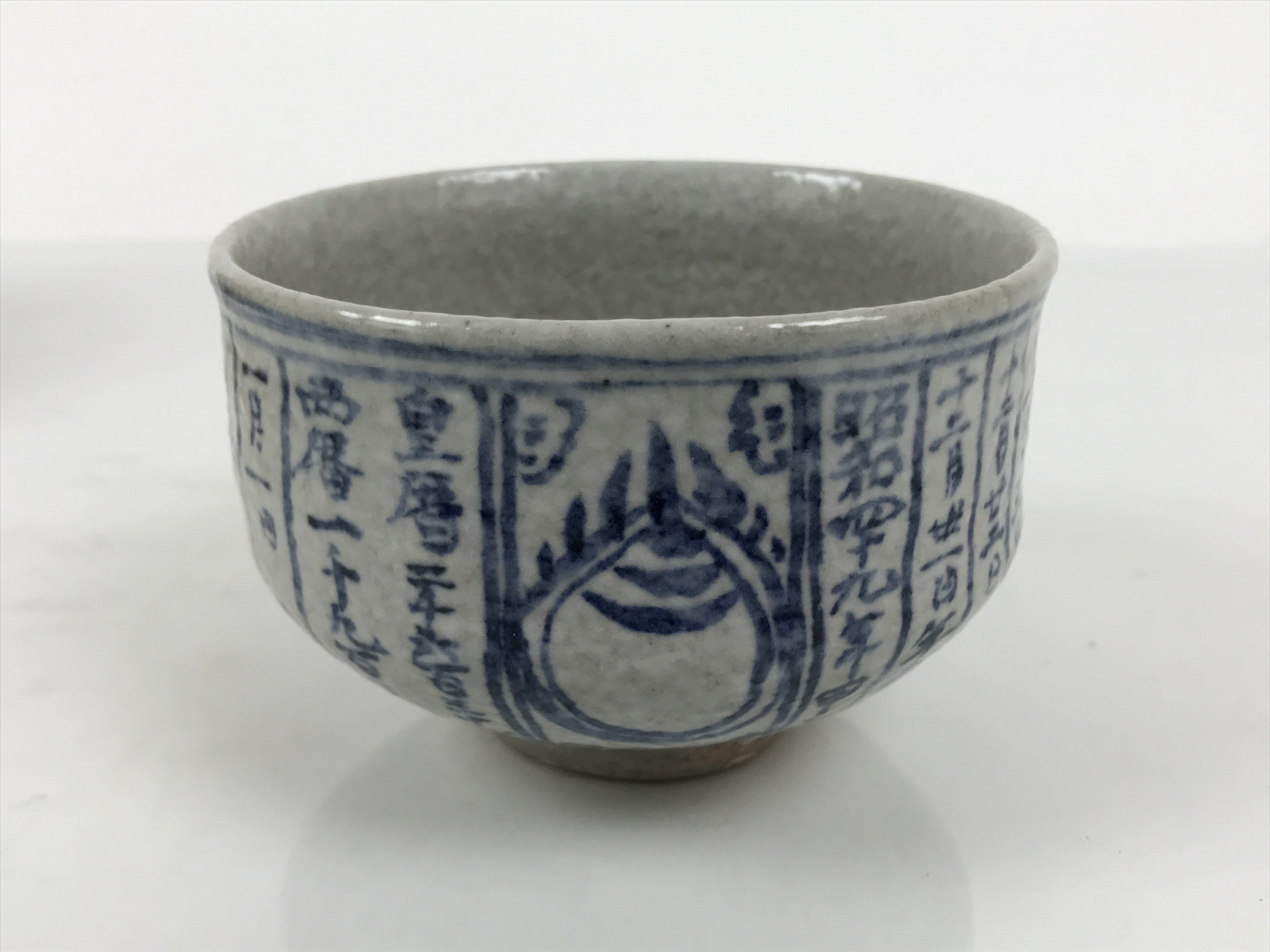 Japanese Ceramic Green Tea Bowl Matcha Chawan Vtg Pottery Gray Wooden Box PX806