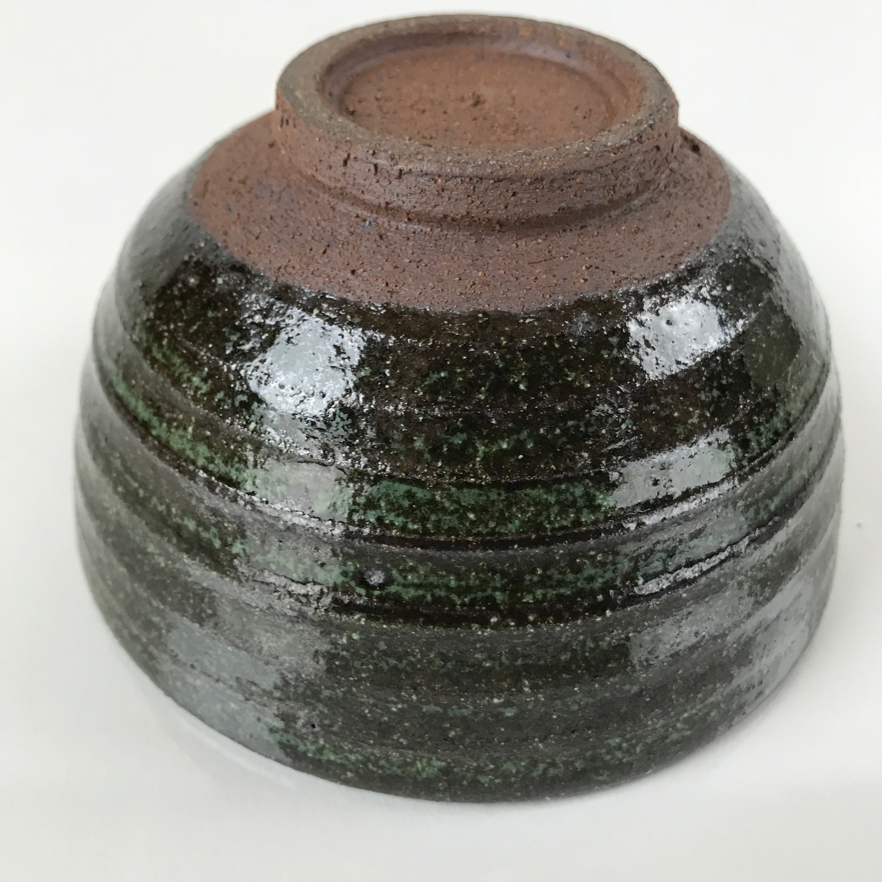 Japanese Ceramic Green Tea Ceremony Bowl Chawan Dark Brown Green Speckle CHB29