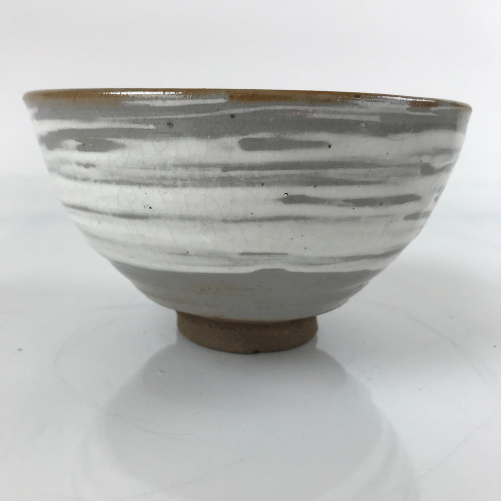 Japanese Ceramic Green Tea Ceremony Bowl Matcha Chawan Wannari Gray White CHB31