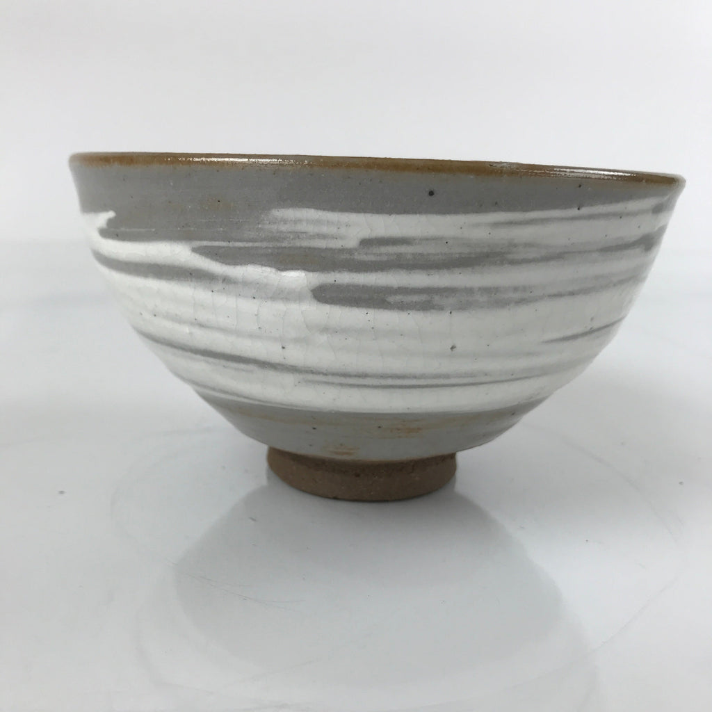 Japanese Ceramic Green Tea Ceremony Bowl Matcha Chawan Wannari Gray White CHB31