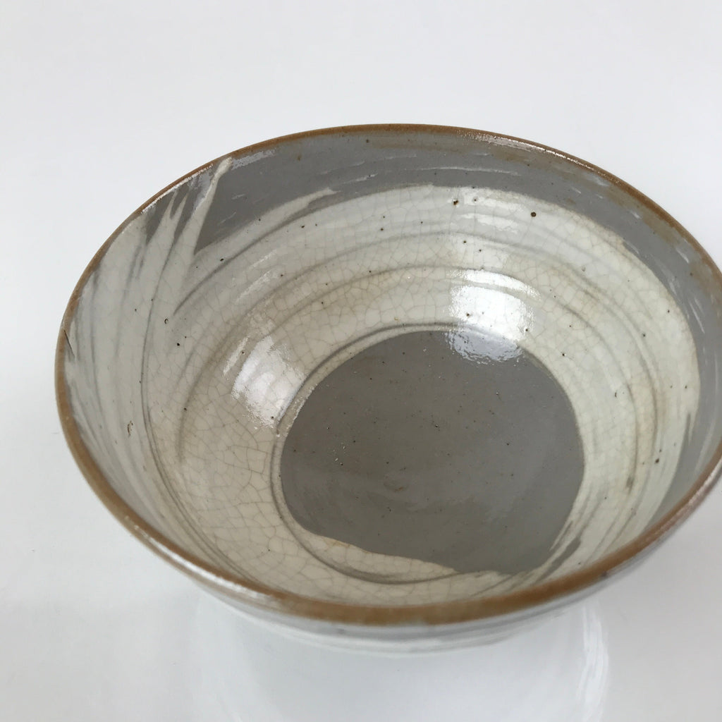 Japanese Ceramic Green Tea Ceremony Bowl Matcha Chawan Wannari Gray White CHB31