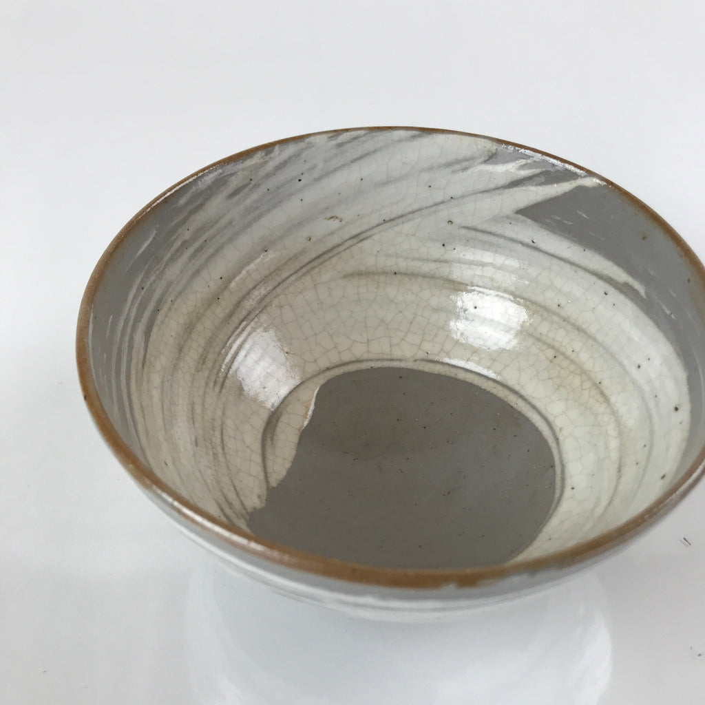 Japanese Ceramic Green Tea Ceremony Bowl Matcha Chawan Wannari Gray White CHB31