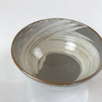 Japanese Ceramic Green Tea Ceremony Bowl Matcha Chawan Wannari Gray White CHB31