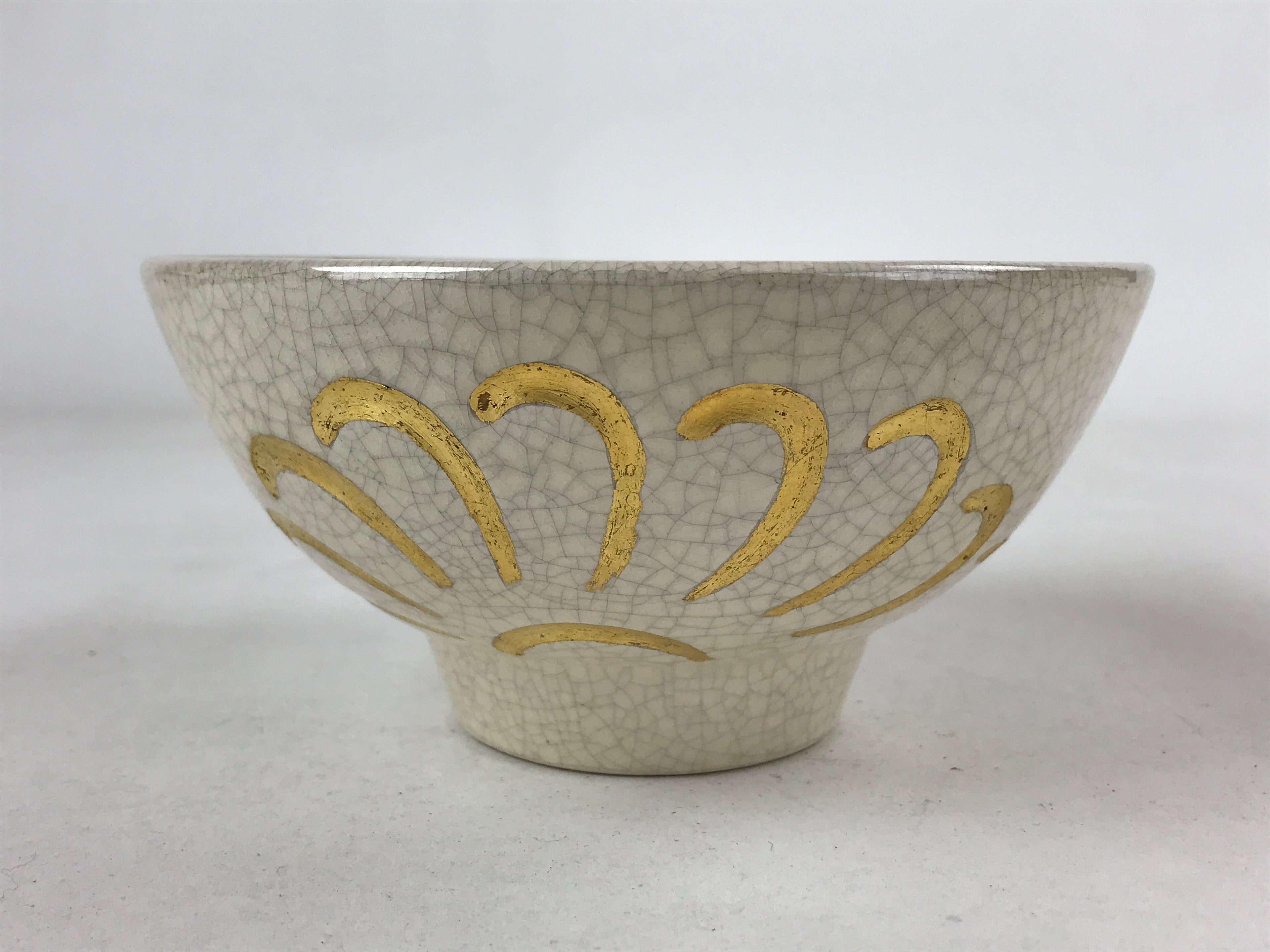 Japanese Ceramic Green Tea Ceremony Bowl White Gold Crackle Glaze Chawan CHB21