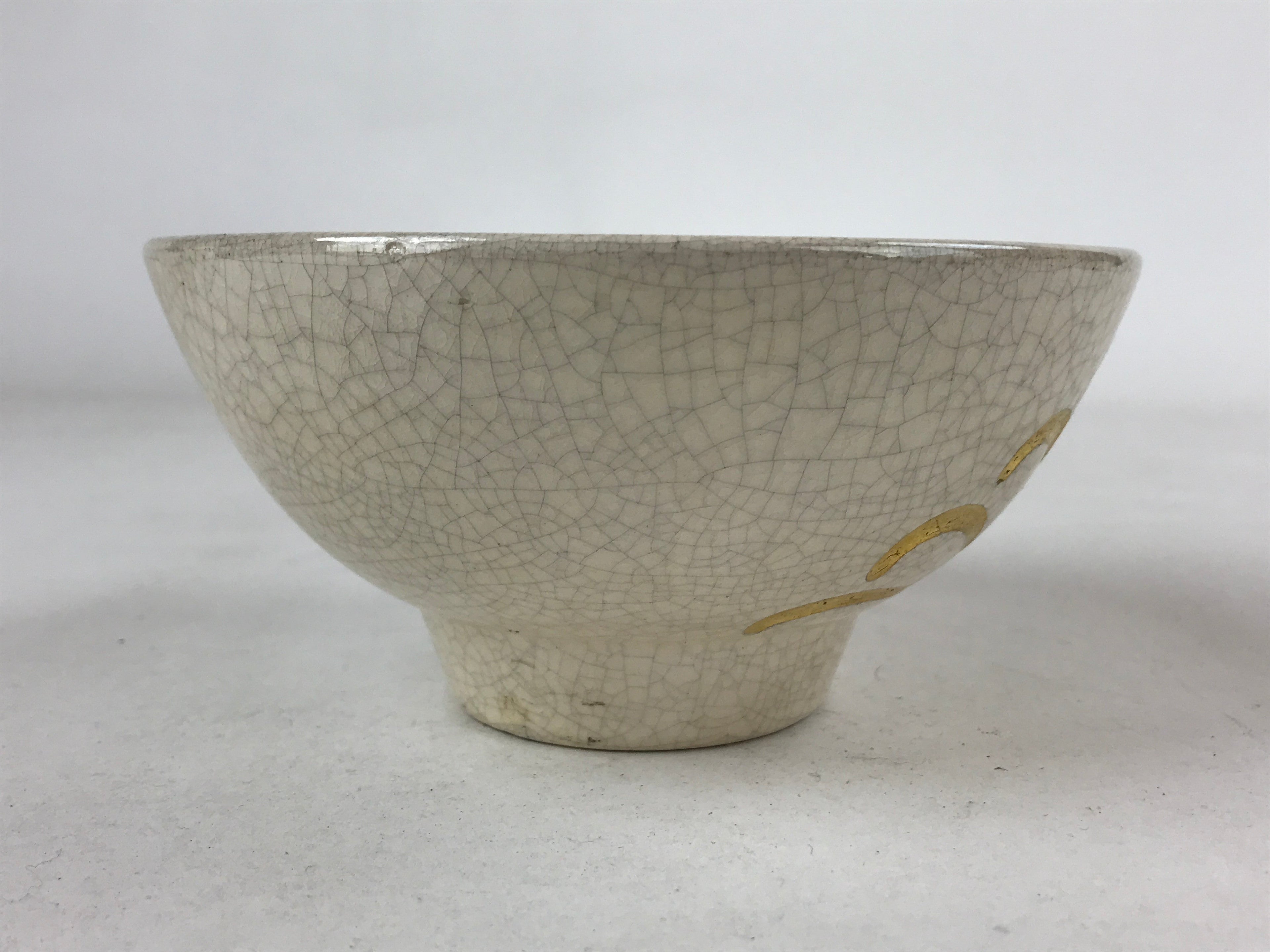 Japanese Ceramic Green Tea Ceremony Bowl White Gold Crackle Glaze Chawan CHB21