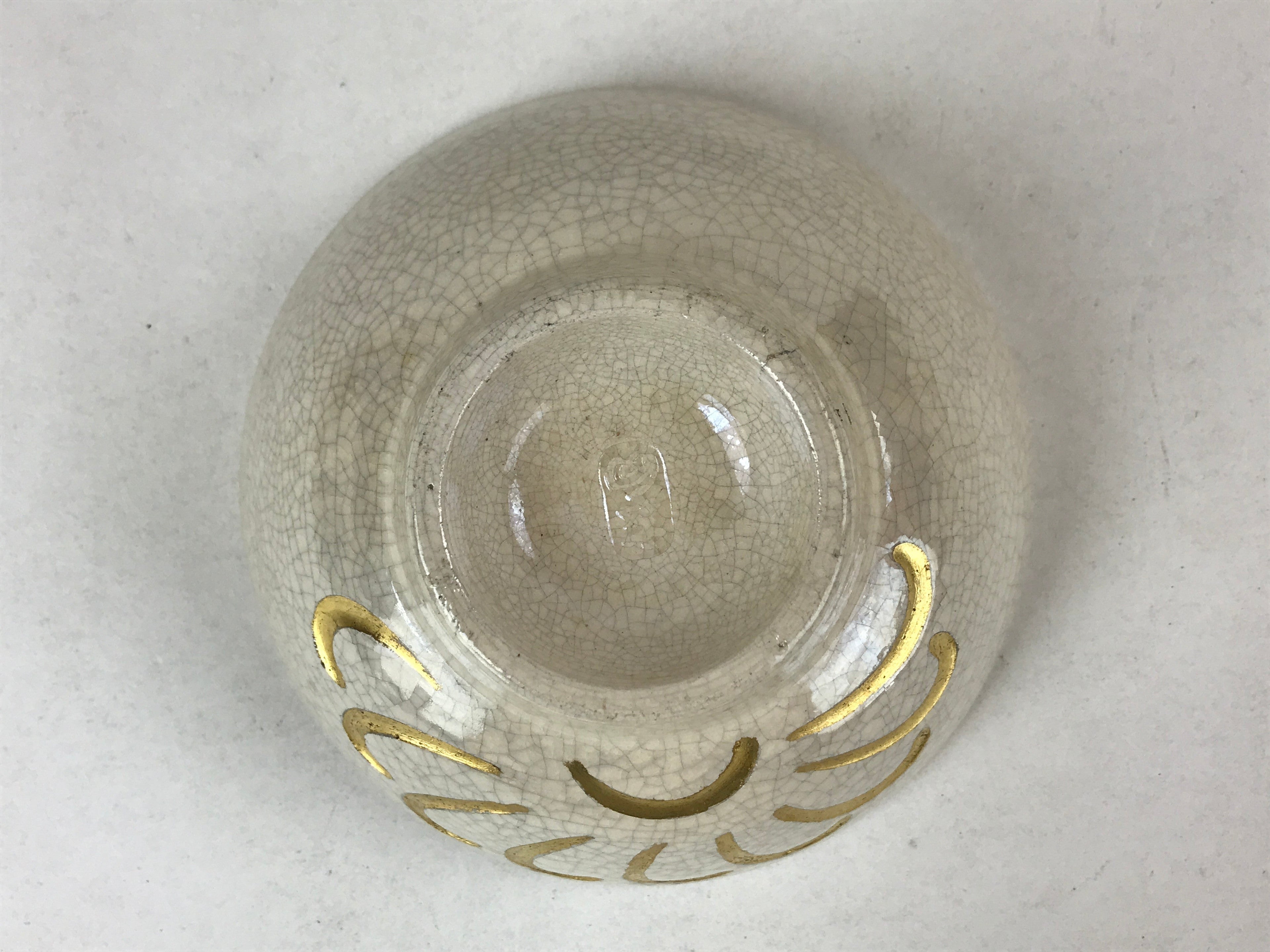 Japanese Ceramic Green Tea Ceremony Bowl White Gold Crackle Glaze Chawan CHB21
