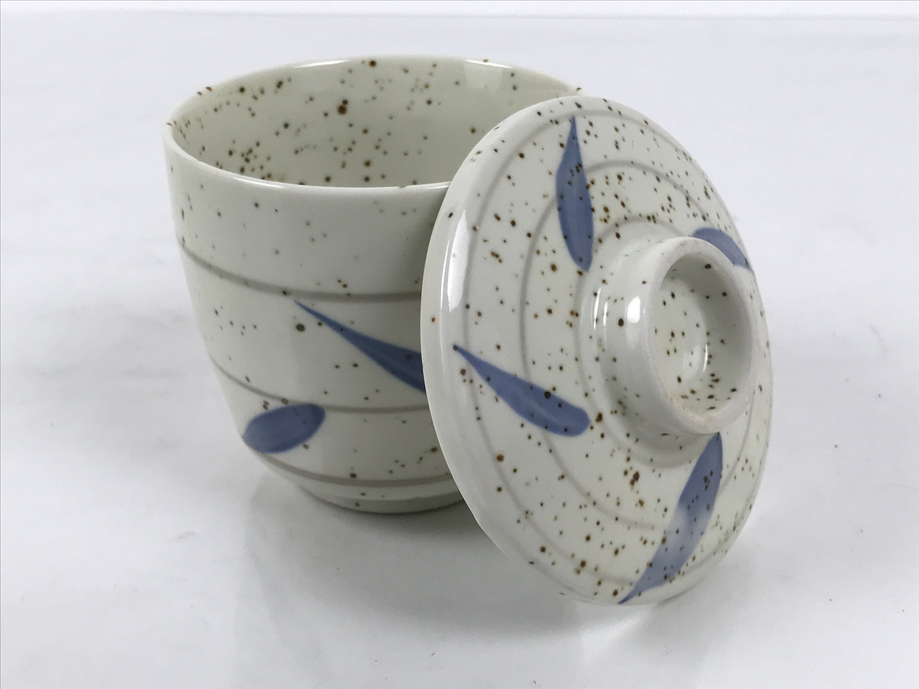 Japanese Ceramic Lidded Bowl Mushiwan Cup Pottery White Blue Bamboo Leaves Y547