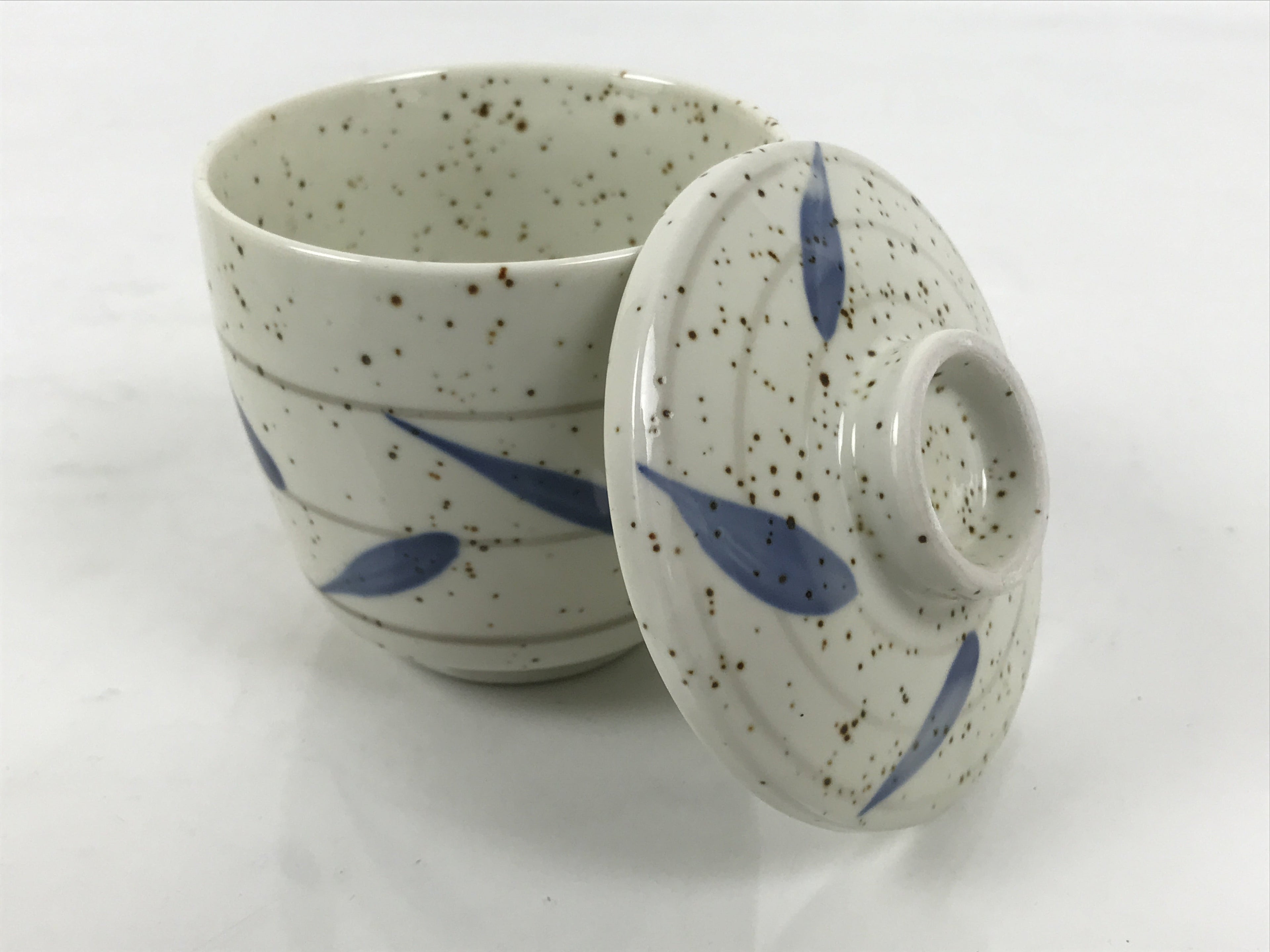 Japanese Ceramic Lidded Bowl Mushiwan Cup Pottery White Blue Bamboo Leaves Y548