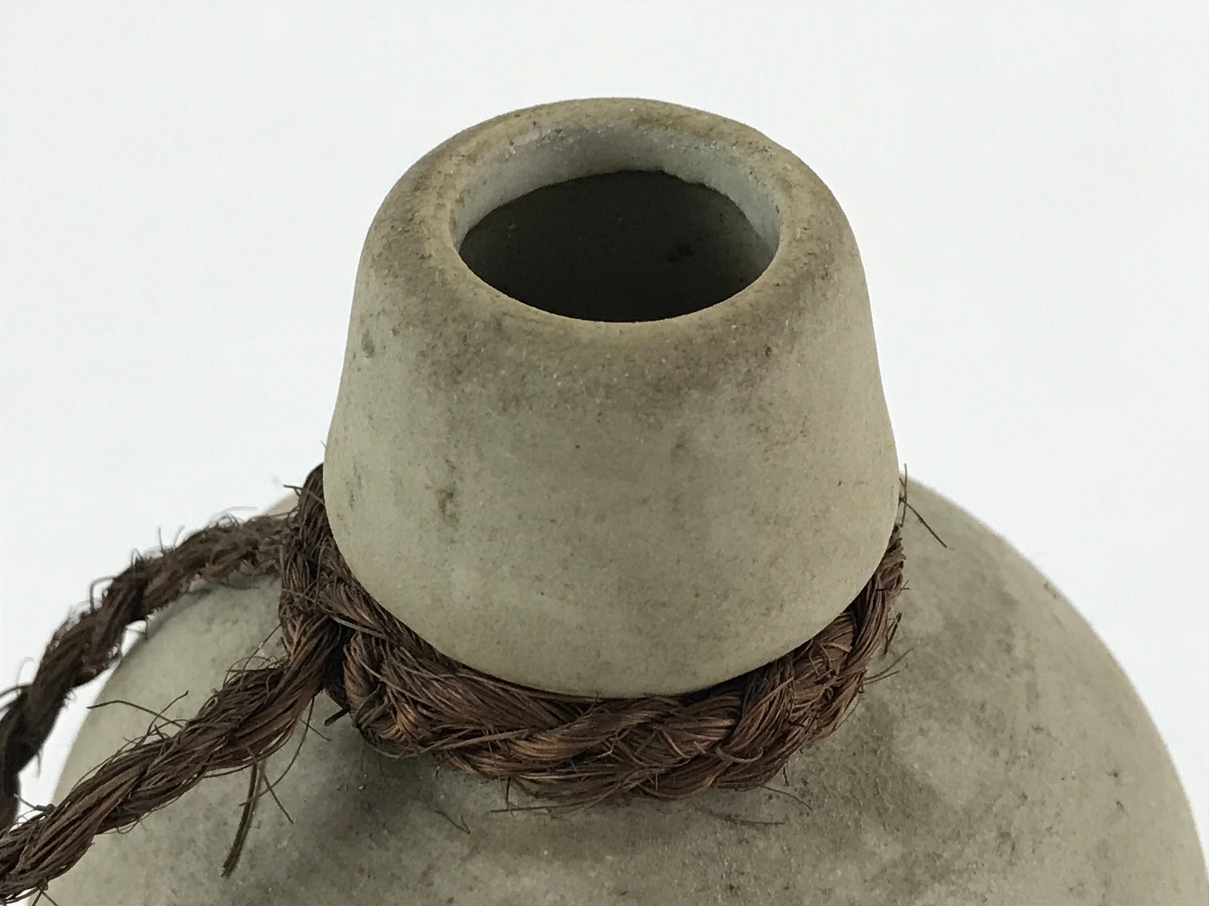 Japanese Ceramic Sake Bottle Kayoi-Tokkuri Vtg Pottery Unglazed Gray Suisen TS50