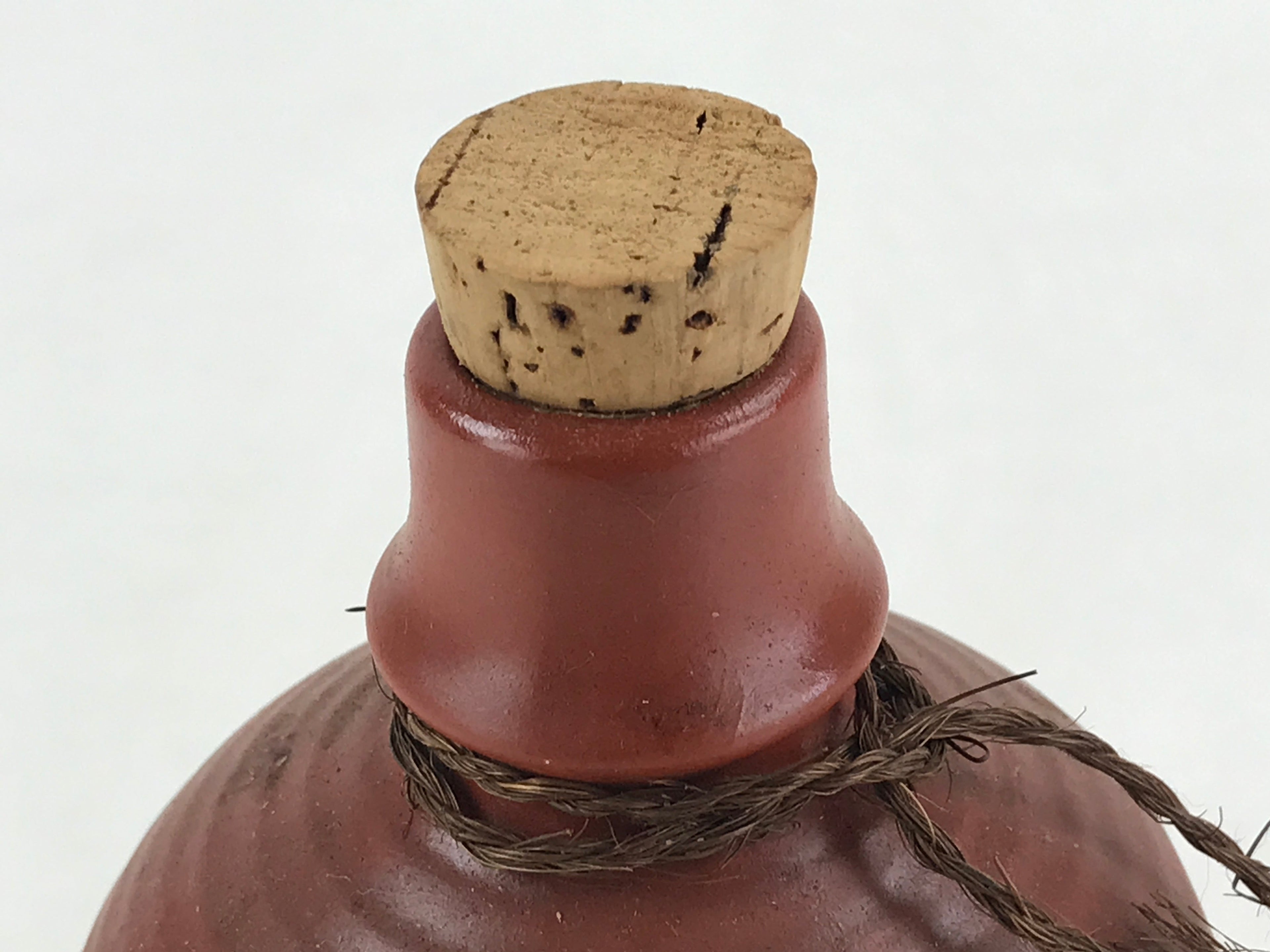 Japanese Ceramic Sake Bottle Sake Cup Set Tokkuri Sakebin Kanji Hidamusume TS537