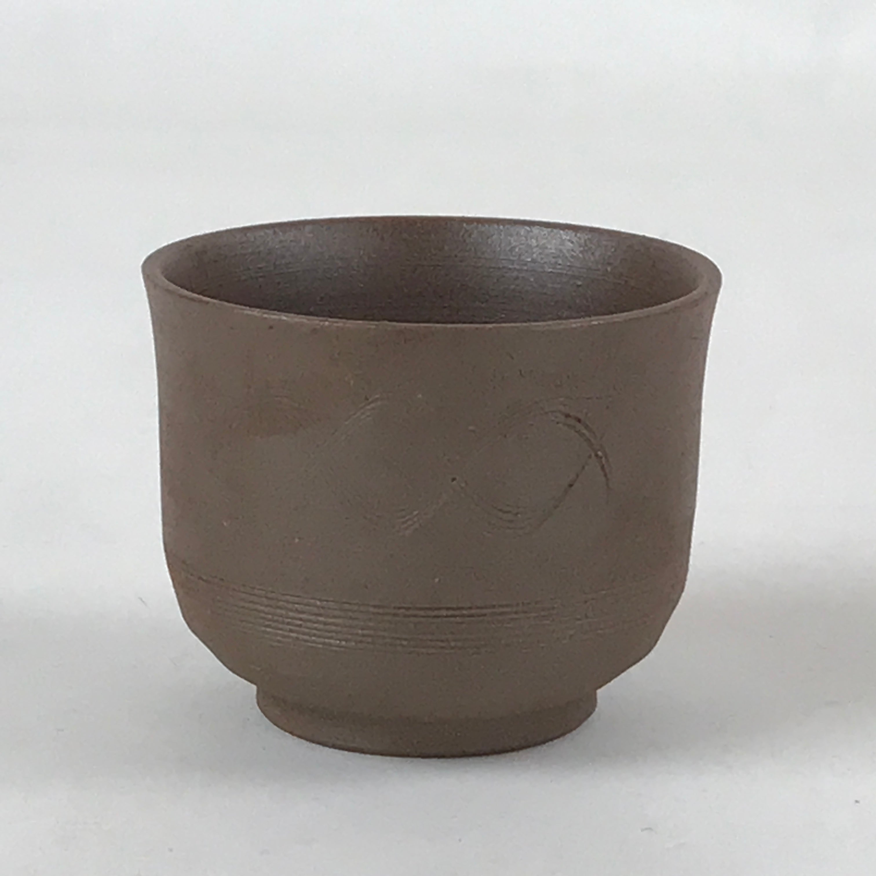 Japanese Ceramic Sake Cup Vtg Tsubomi Guinomi Dark Brown Wavy Line G126