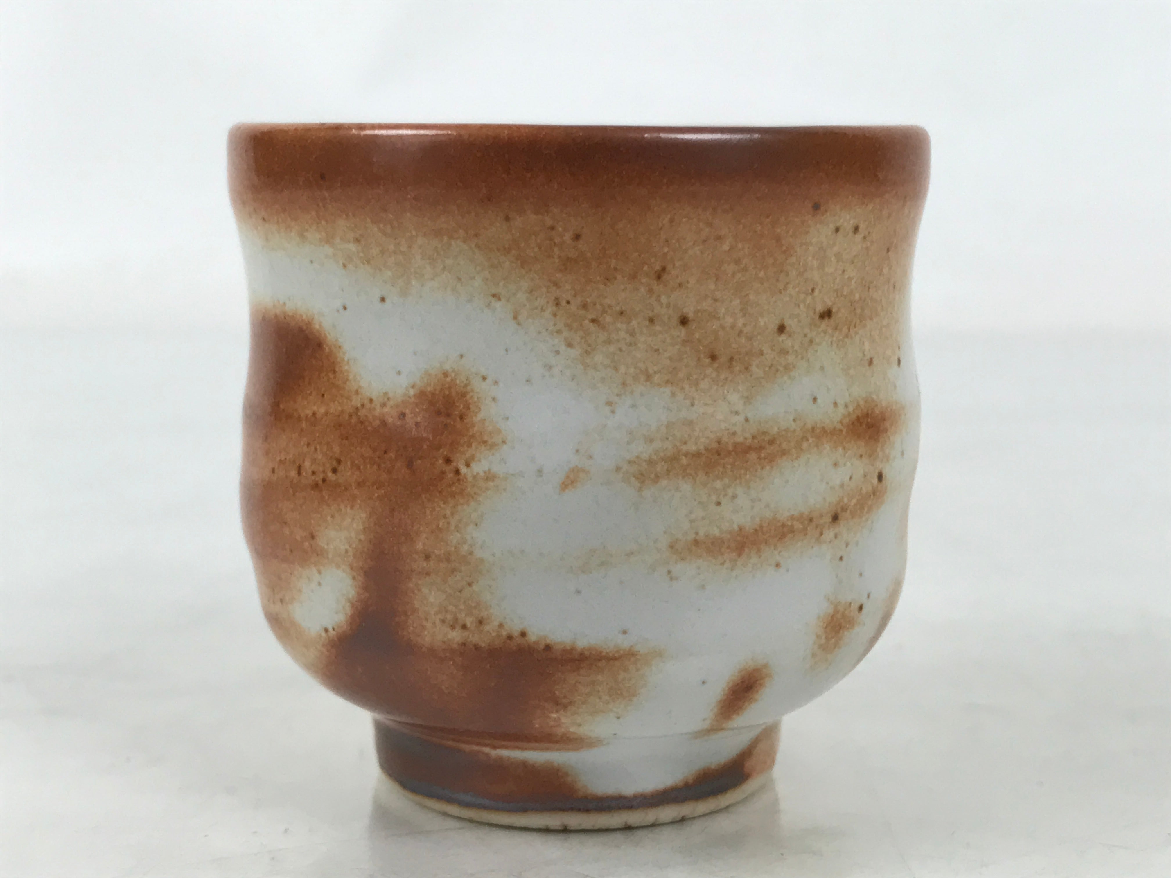 Japanese Ceramic Sake Cup Vtg Tsubomi Ochoko Red Shino Ware Brown White G286