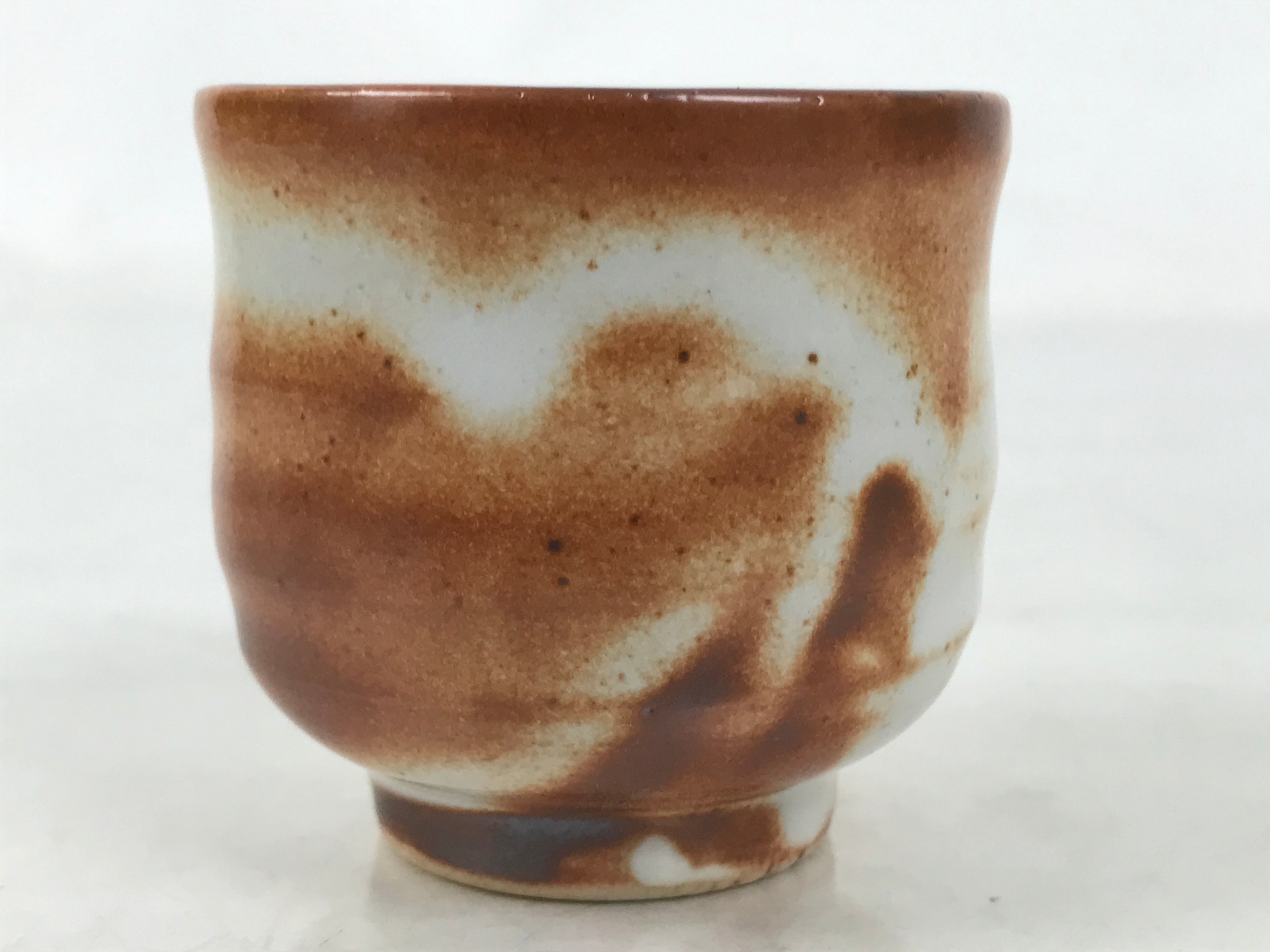 Japanese Ceramic Sake Cup Vtg Tsubomi Ochoko Red Shino Ware Brown White G287