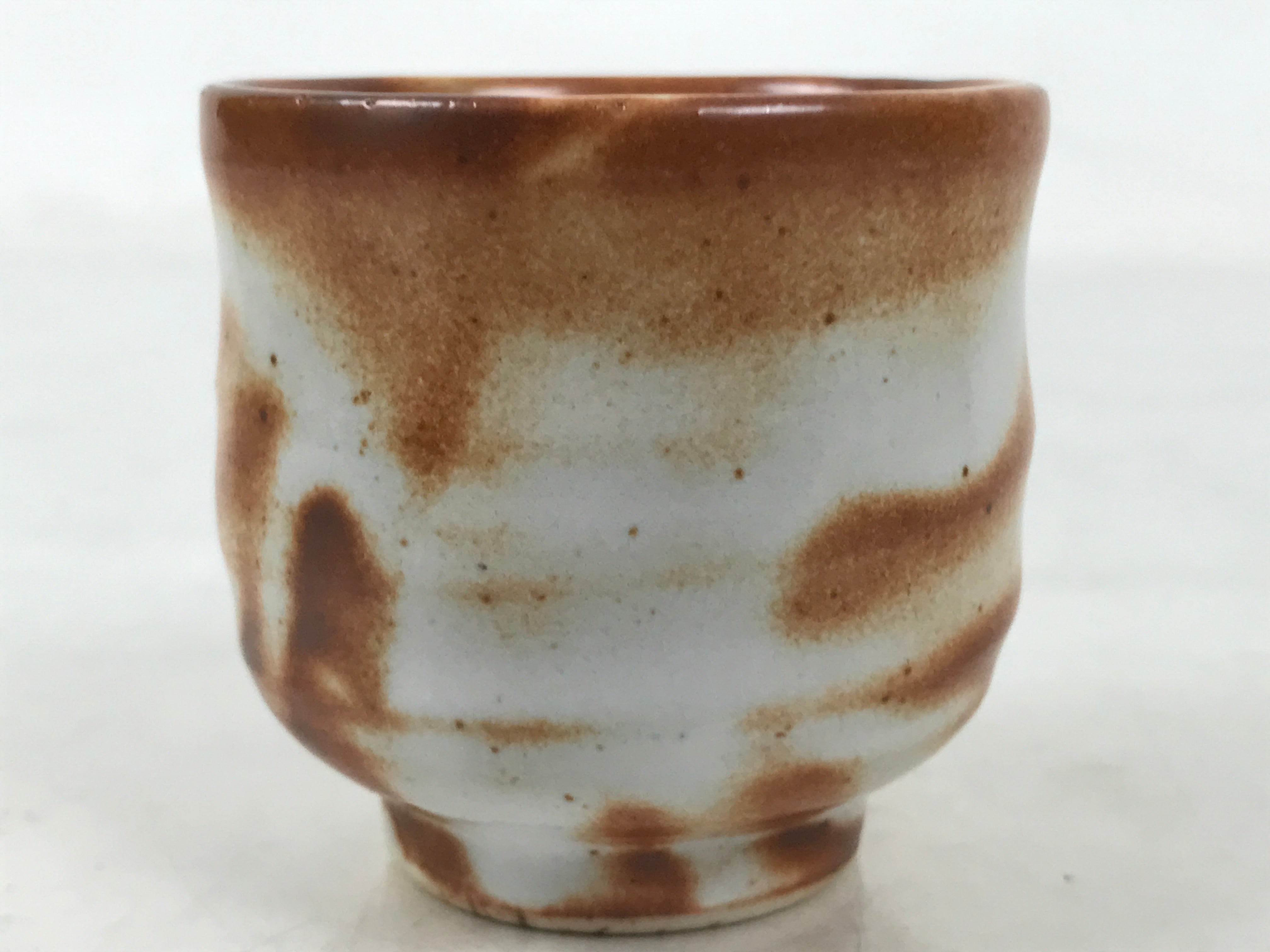 Japanese Ceramic Sake Cup Vtg Tsubomi Ochoko Red Shino Ware Brown White G287
