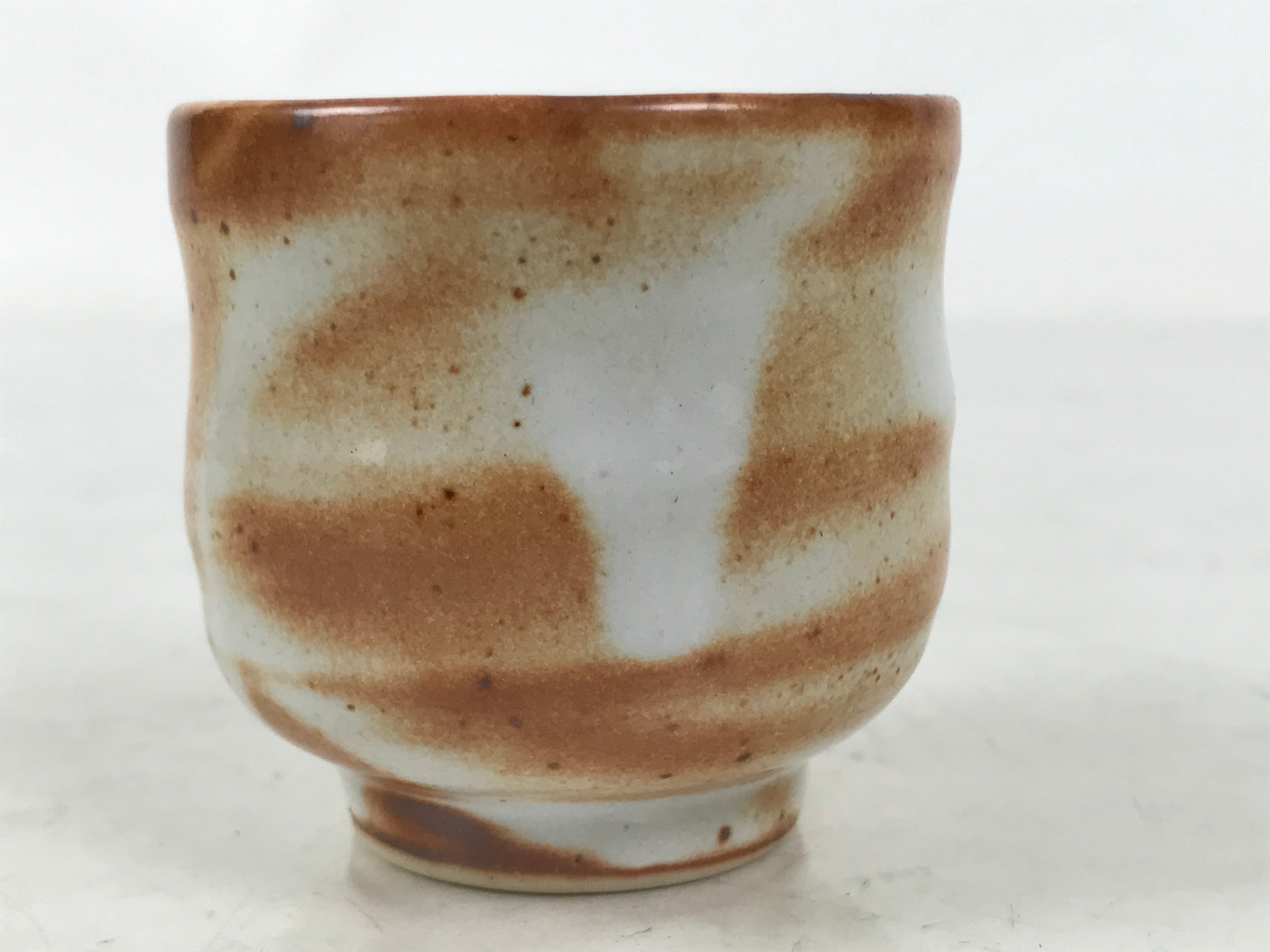 Japanese Ceramic Sake Cup Vtg Tsubomi Ochoko Red Shino Ware Brown White G290