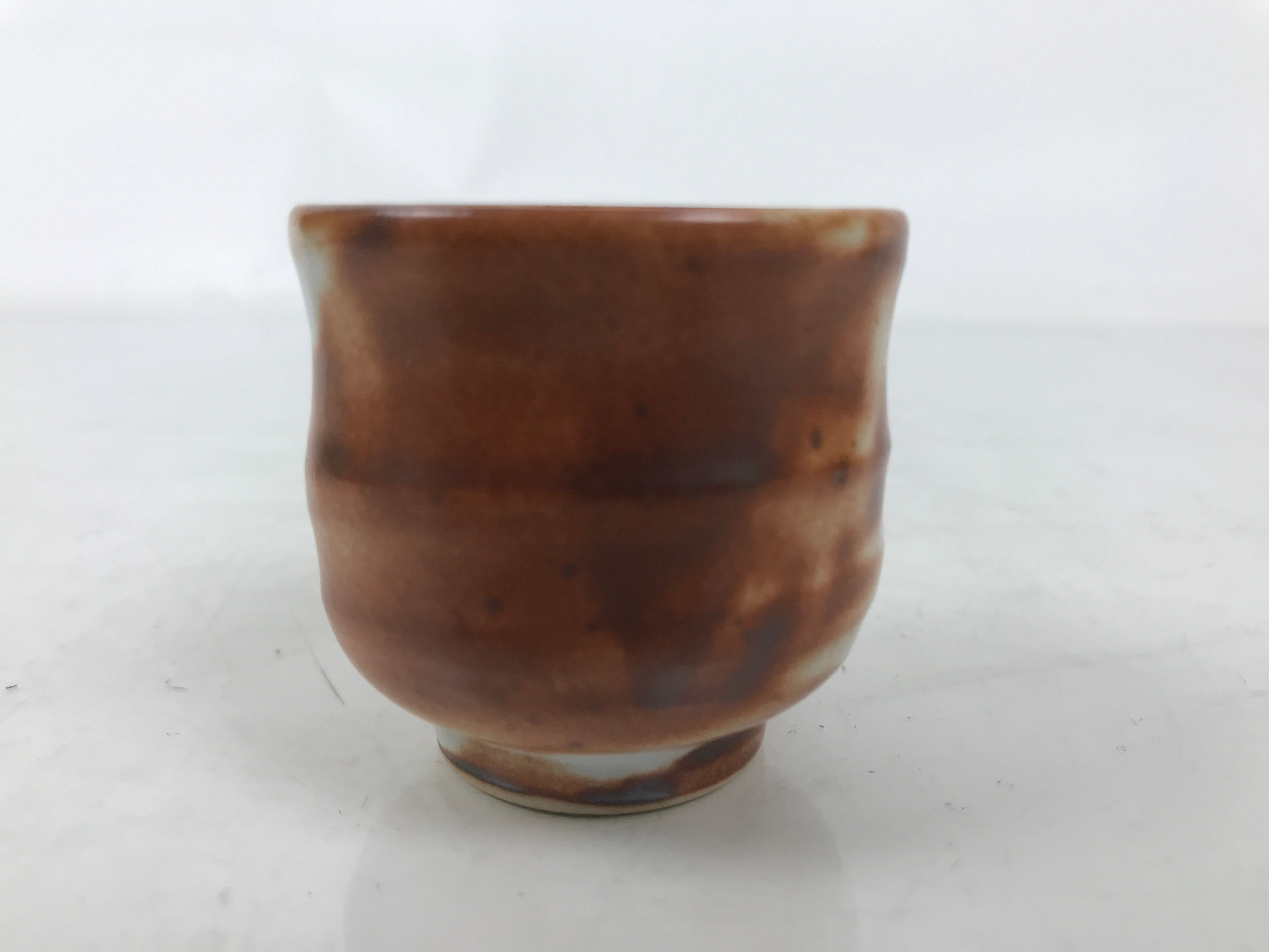 Japanese Ceramic Sake Cup Vtg Tsubomi Ochoko Red Shino Ware Brown White G292