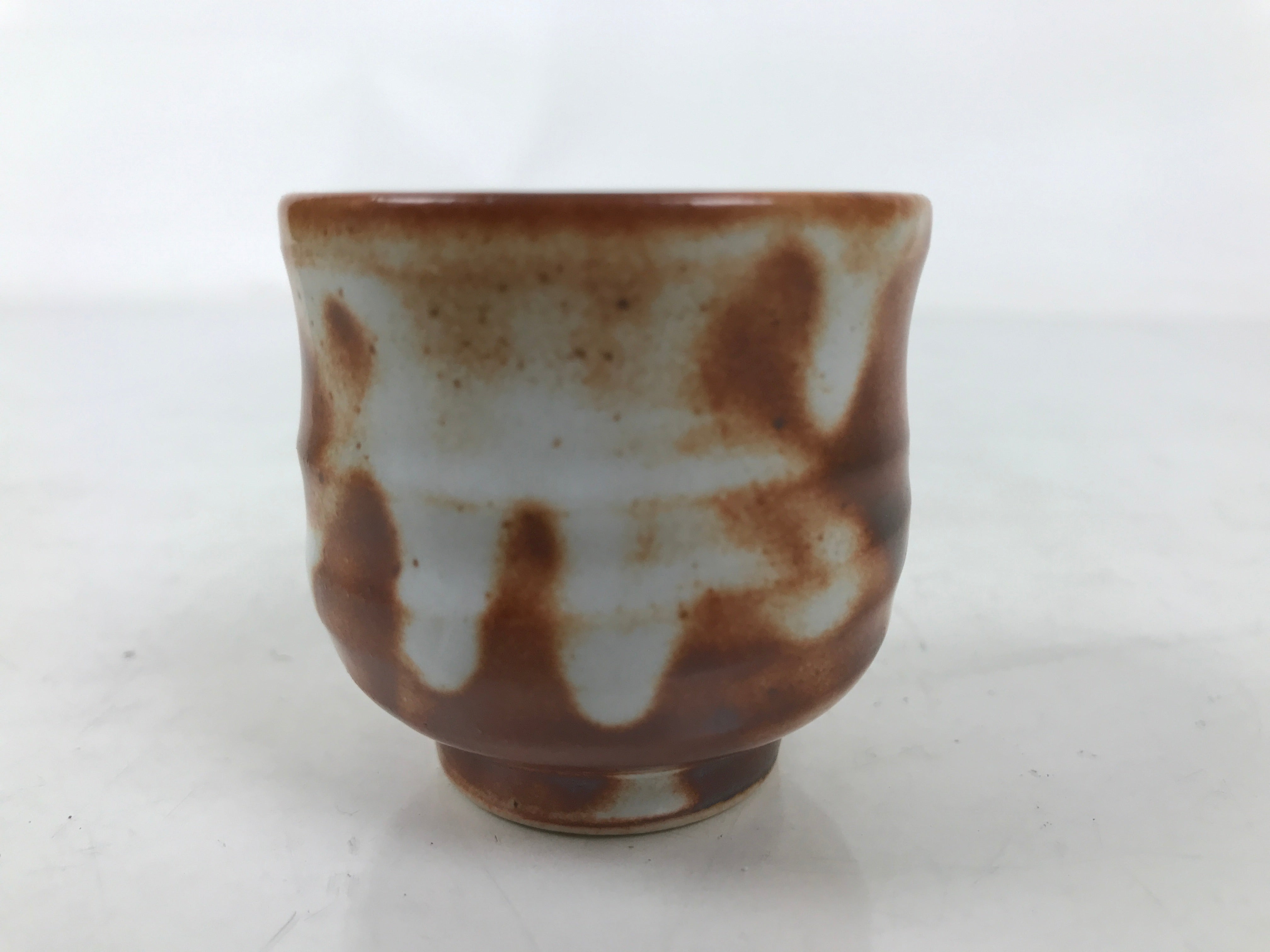 Japanese Ceramic Sake Cup Vtg Tsubomi Ochoko Red Shino Ware Brown White G292