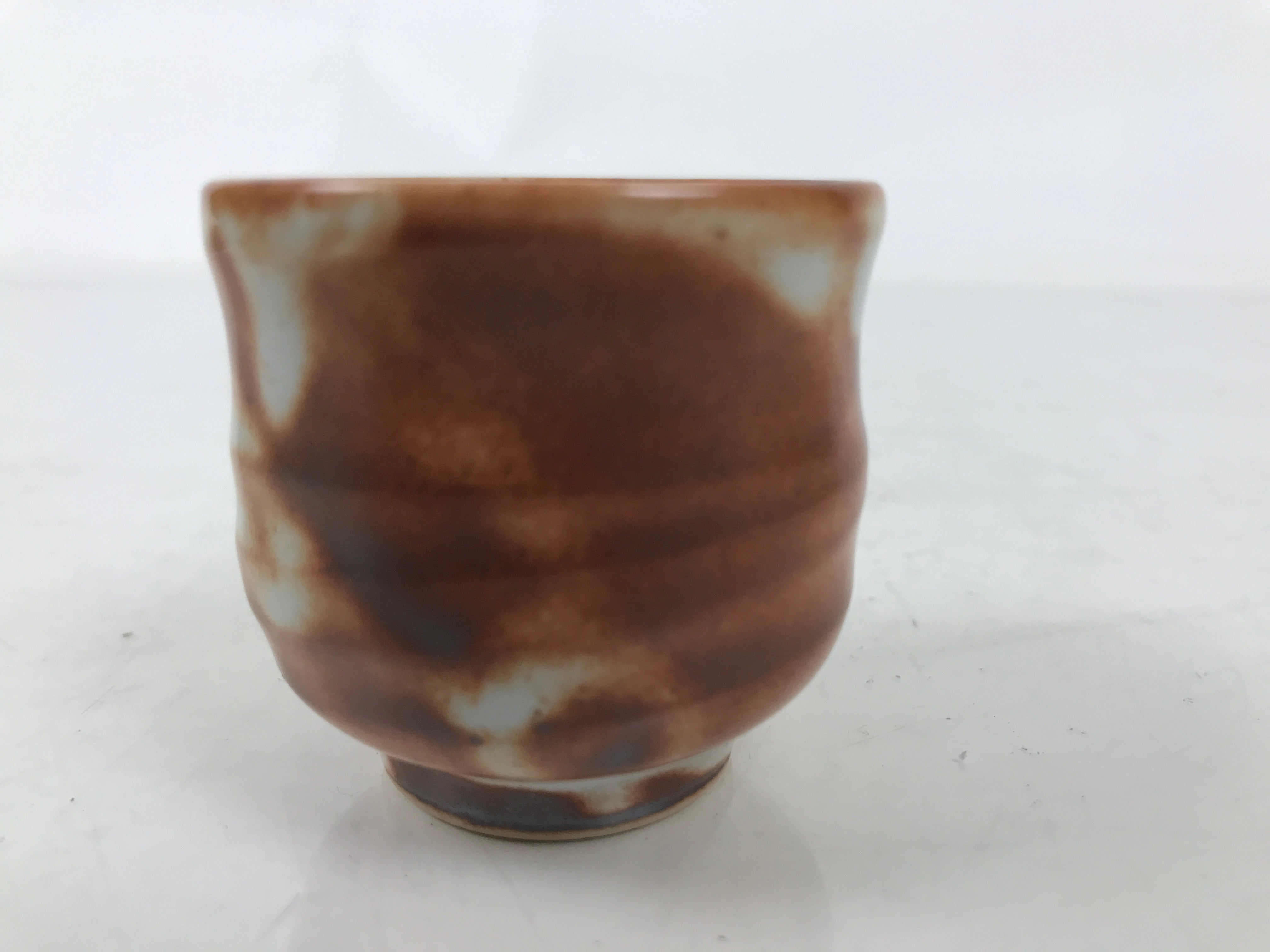 Japanese Ceramic Sake Cup Vtg Tsubomi Ochoko Red Shino Ware Brown White G292