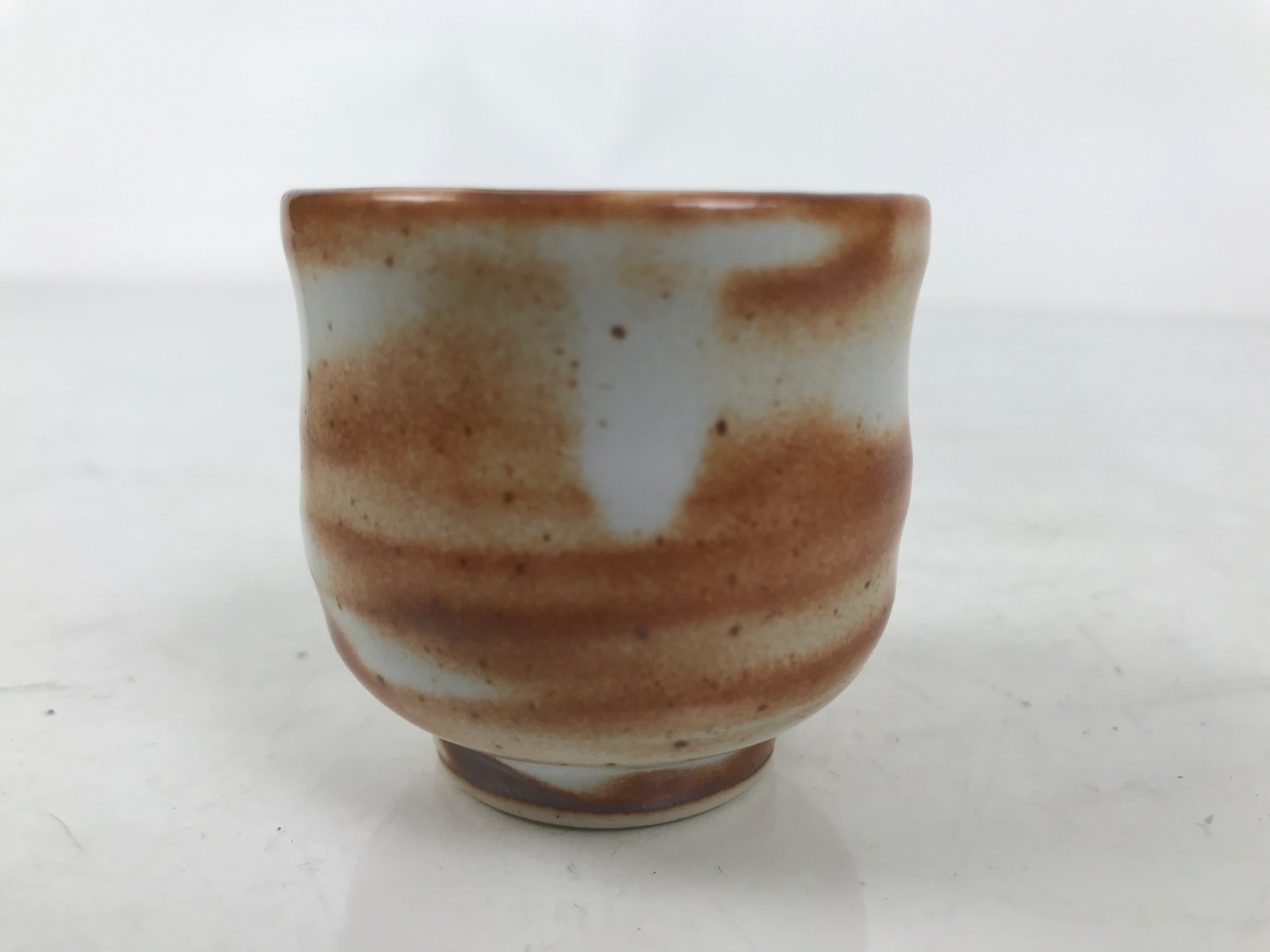 Japanese Ceramic Sake Cup Vtg Tsubomi Ochoko Red Shino Ware Brown White G293