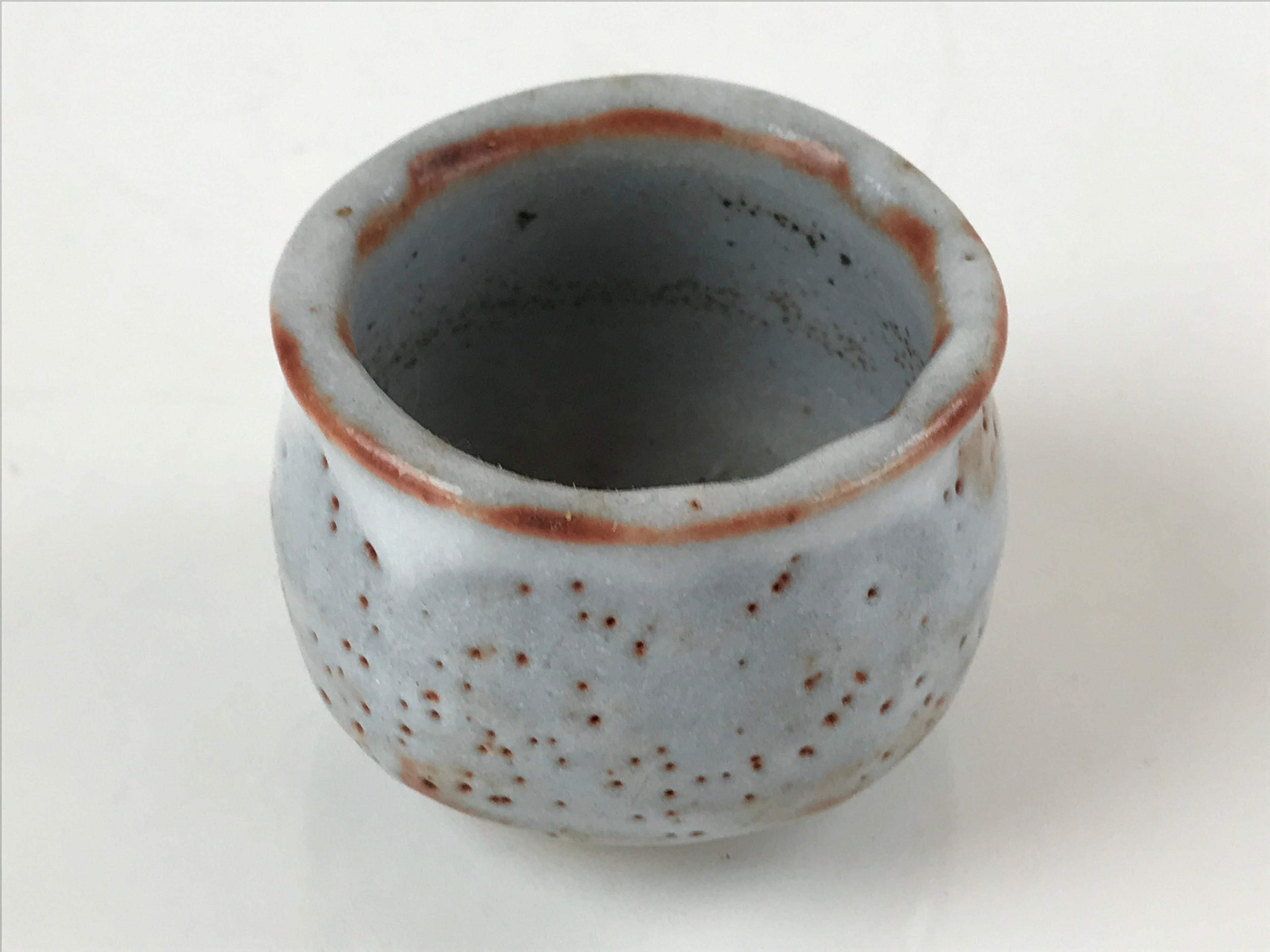 Japanese Ceramic Shino Ware Sake Cup Vtg Tsubomi Guinomi Light Blue White G160