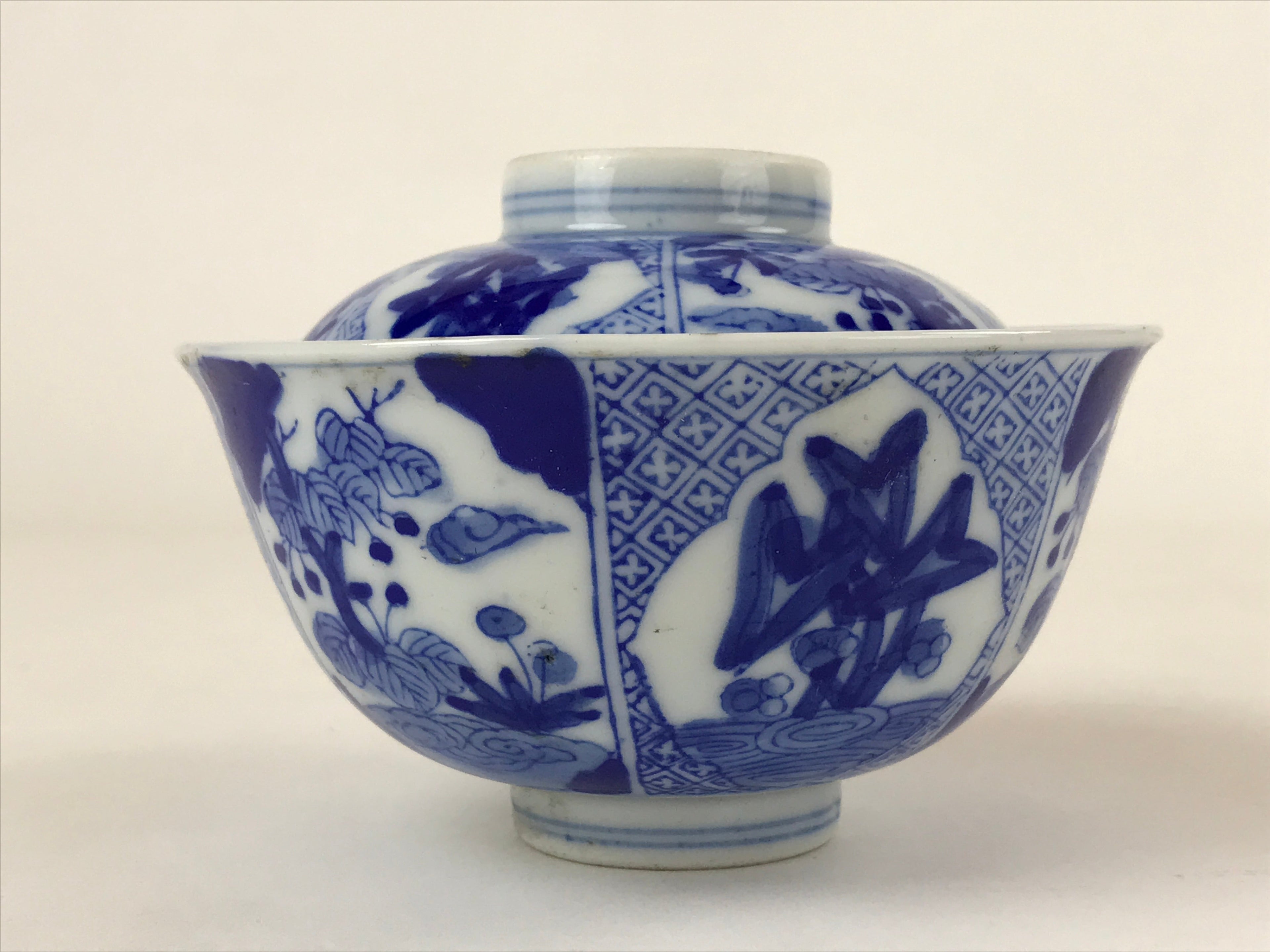 Japanese Ceramic Sometsuke Lidded Bowl Owan Vtg Pottery White Blue Floral PY580