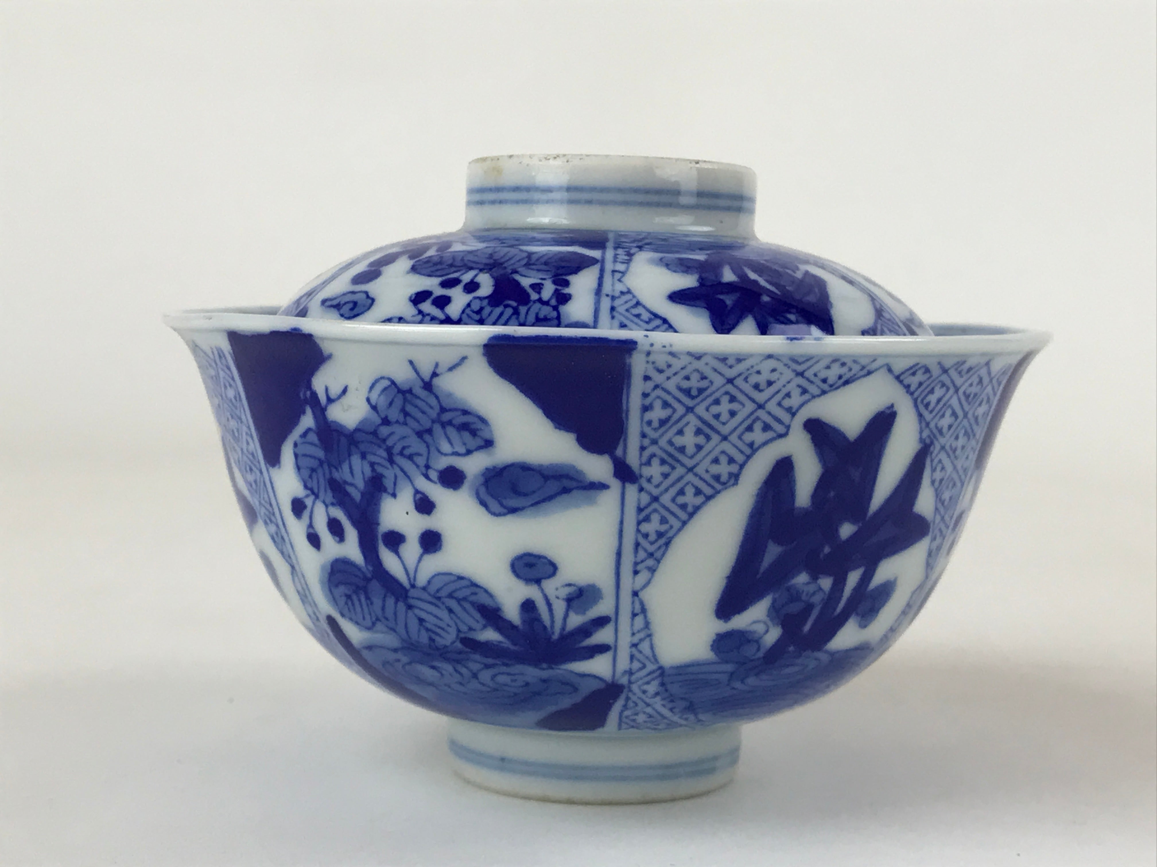 Japanese Ceramic Sometsuke Lidded Bowl Owan Vtg Pottery White Blue Floral PY582