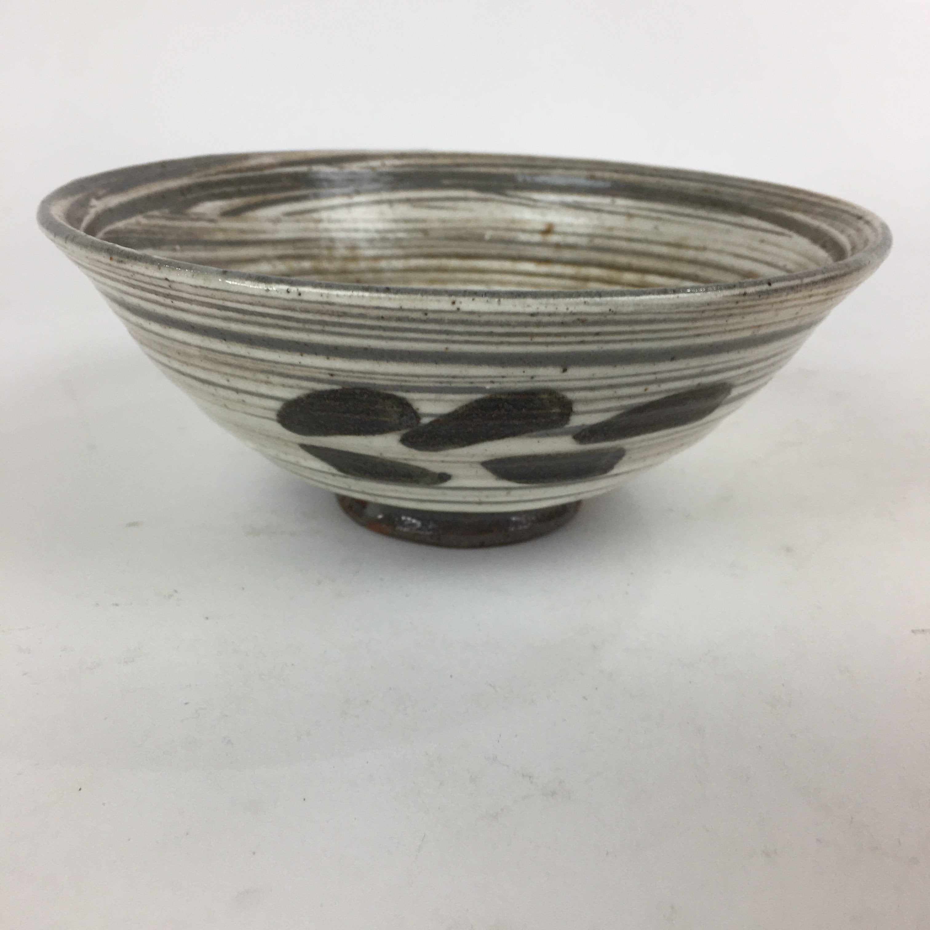 Japanese Ceramic Tea Ceremony Bowl Matcha Chawan Gray White Pottery Sado GTB810