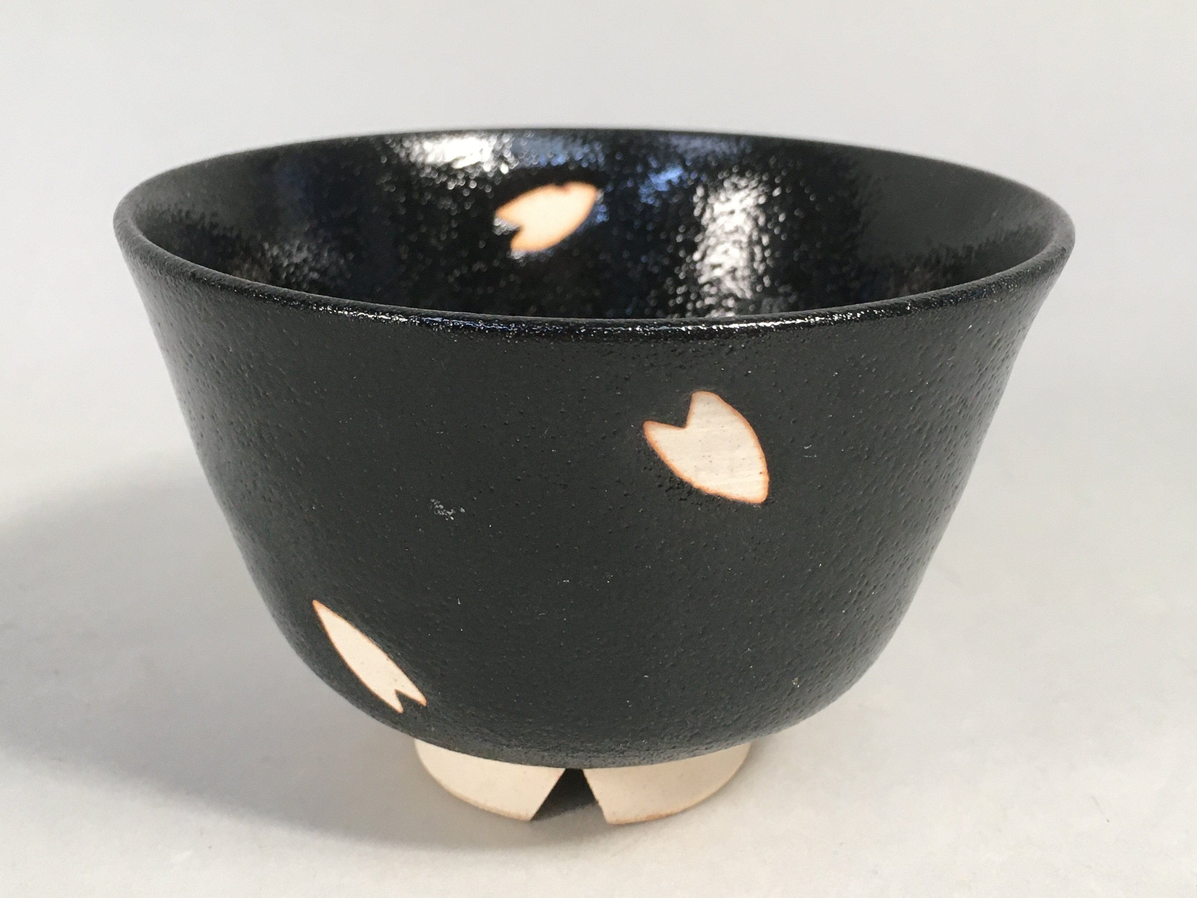 Japanese Ceramic Tea Ceremony Bowl Matcha Chawan Vtg Black Petal Pottery GTB680
