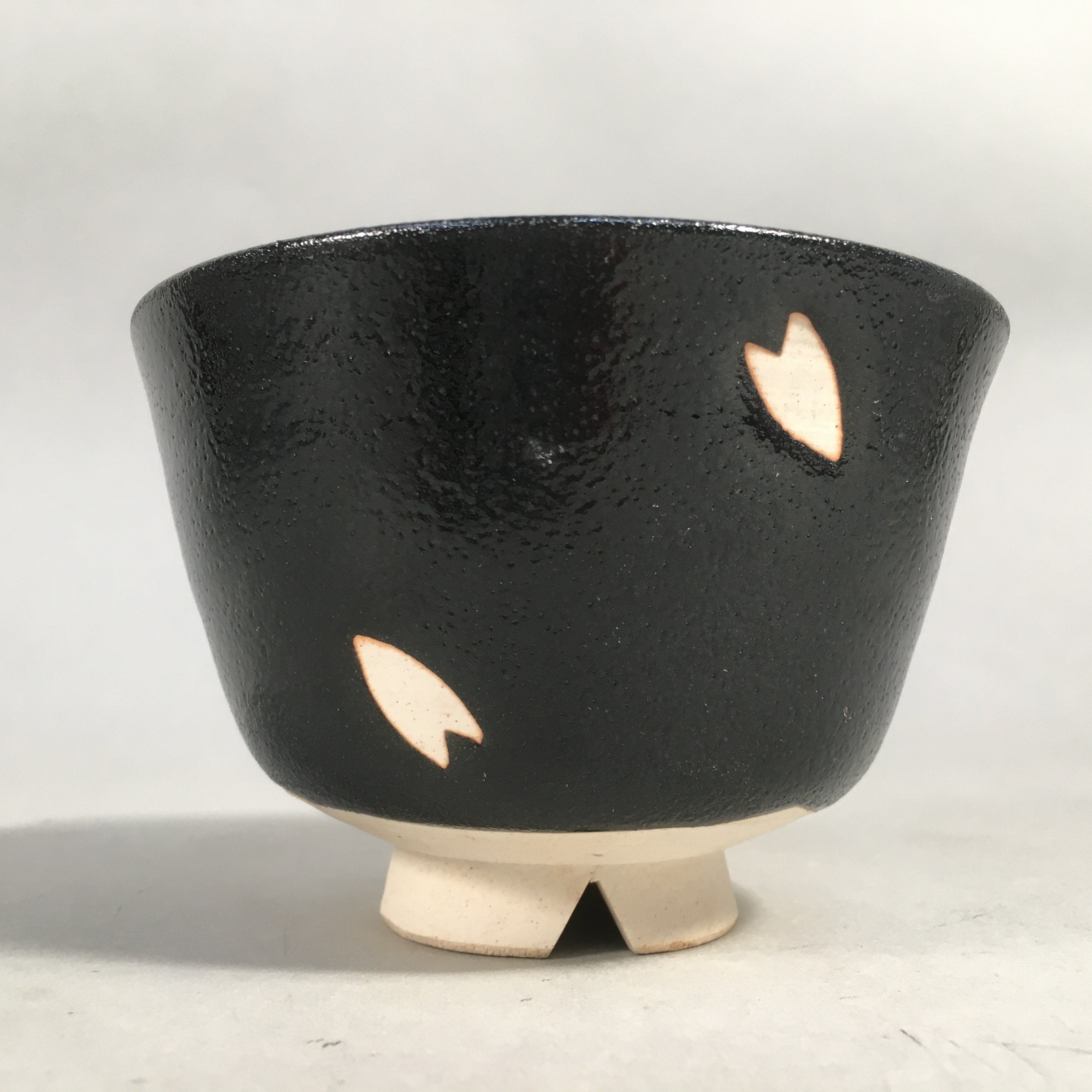 Japanese Ceramic Tea Ceremony Bowl Matcha Chawan Vtg Black Petal Pottery GTB680