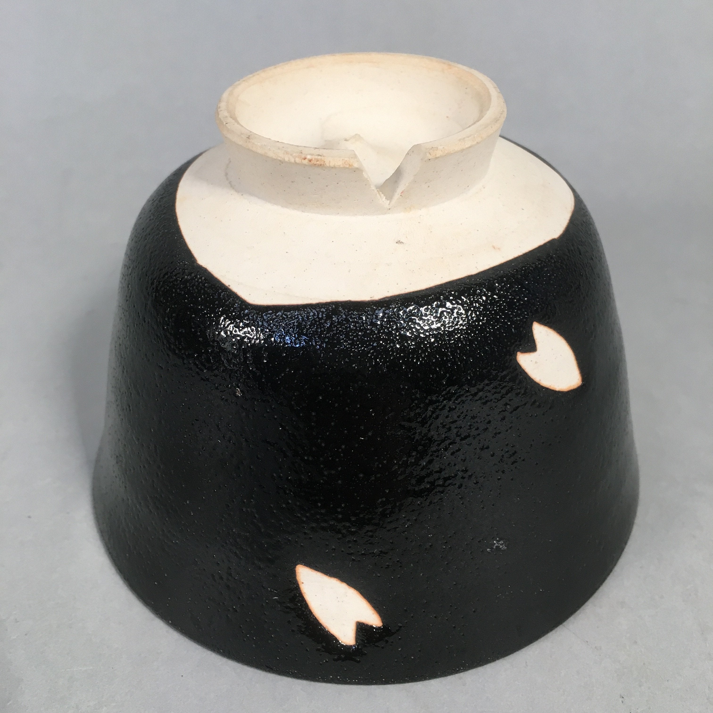 Japanese Ceramic Tea Ceremony Bowl Matcha Chawan Vtg Black Petal Pottery GTB680