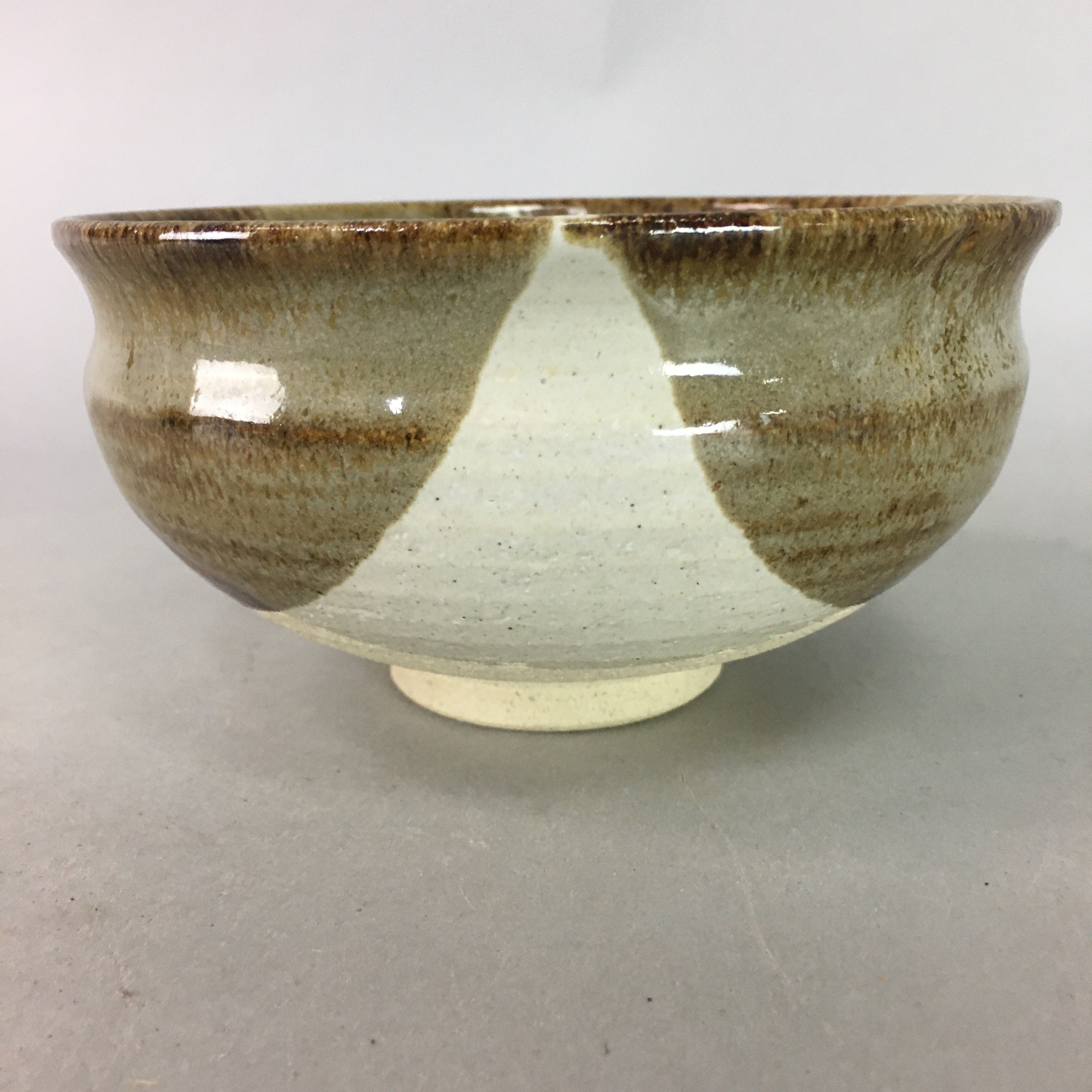 Japanese Ceramic Tea Ceremony Bowl Matcha Chawan Vtg Pottery Brown White GTB611