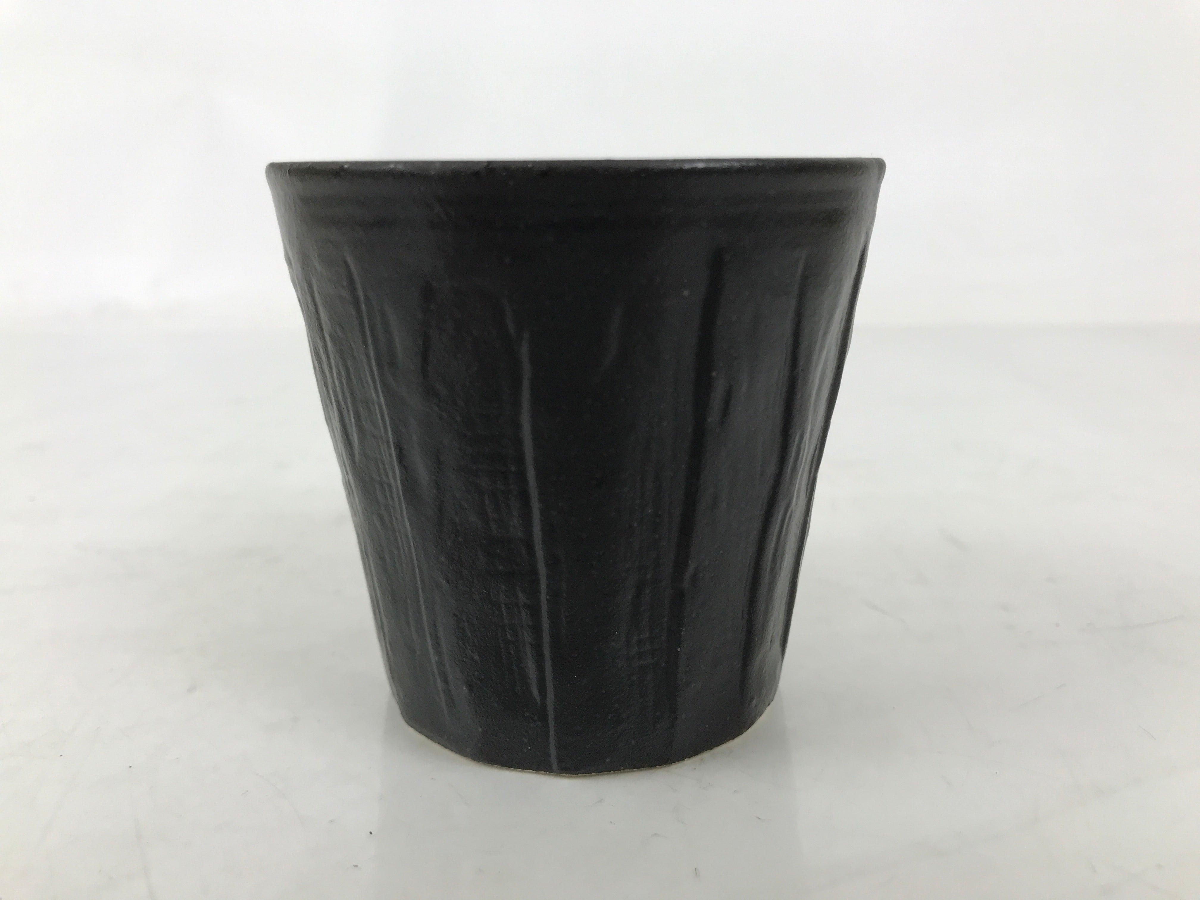 Japanese Ceramic Yunomi Teacup Simple Pottery Vtg Black Sencha Yakimono TC584