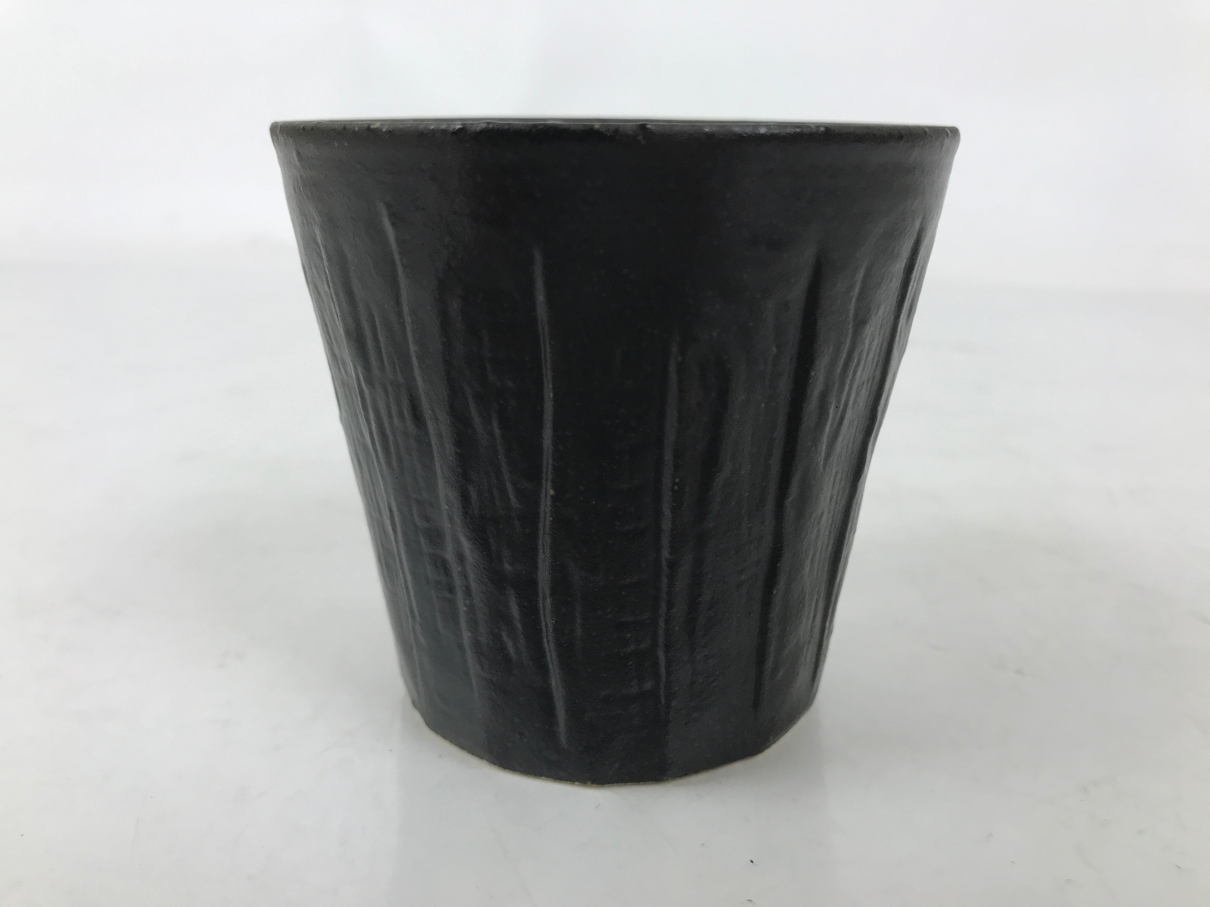 Japanese Ceramic Yunomi Teacup Simple Pottery Vtg Black Sencha Yakimono TC584