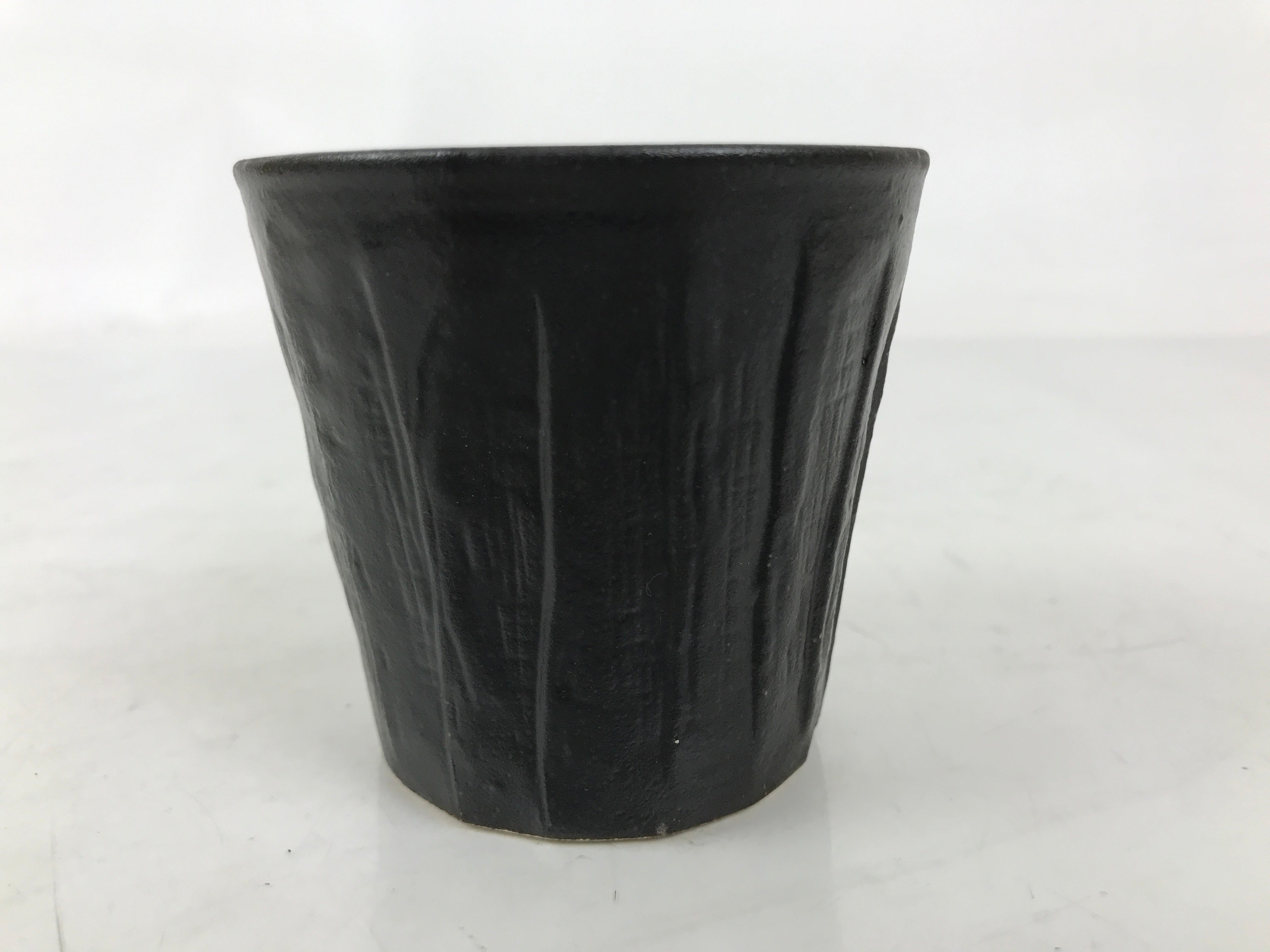 Japanese Ceramic Yunomi Teacup Simple Pottery Vtg Black Sencha Yakimono TC585