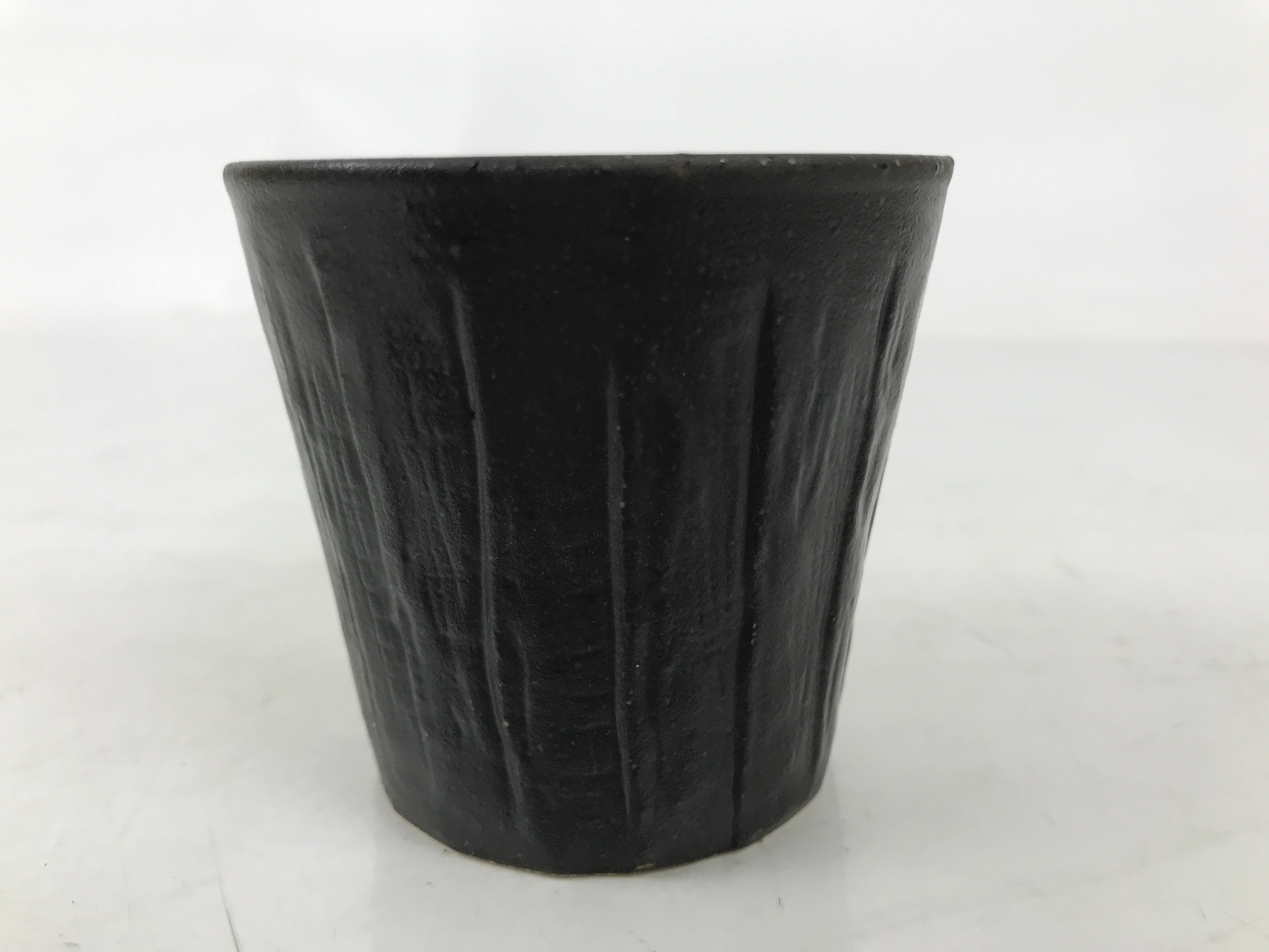 Japanese Ceramic Yunomi Teacup Simple Pottery Vtg Black Sencha Yakimono TC585