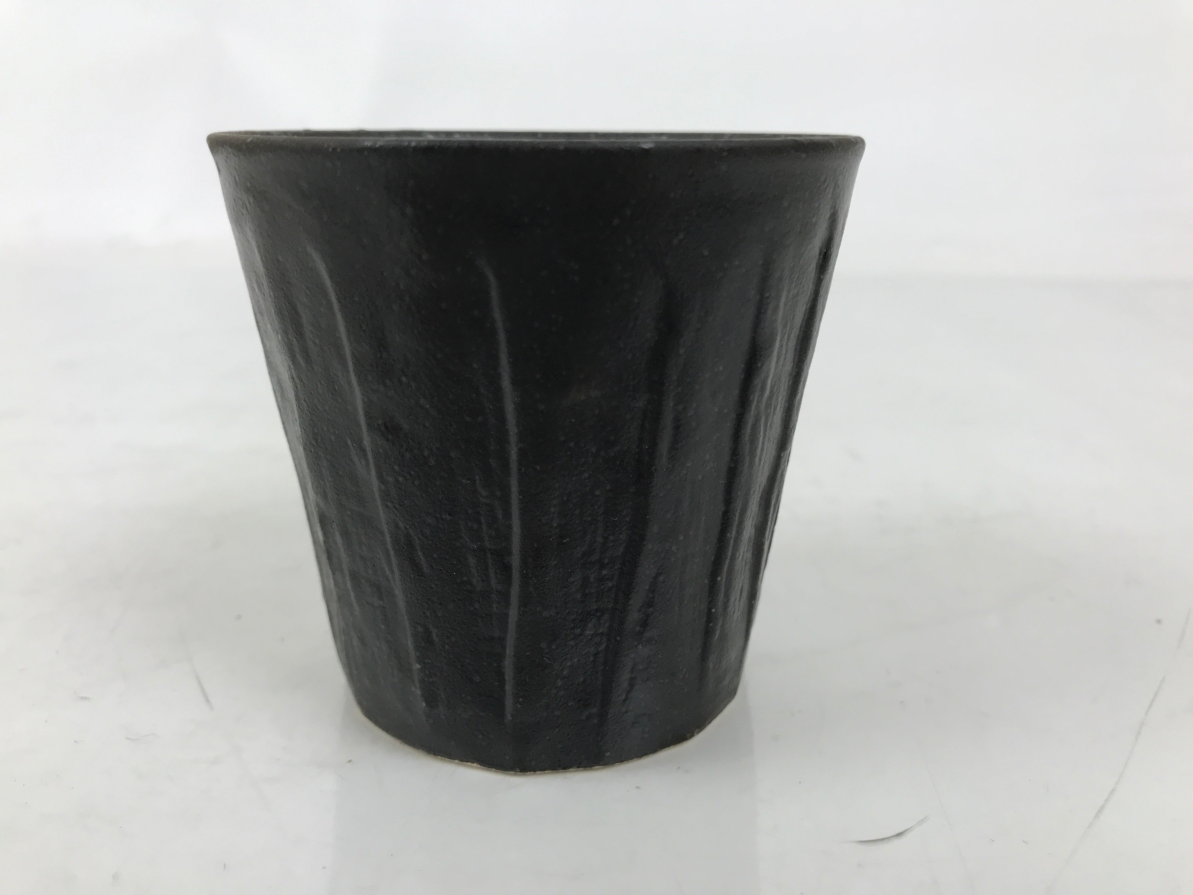 Japanese Ceramic Yunomi Teacup Simple Pottery Vtg Black Sencha Yakimono TC586