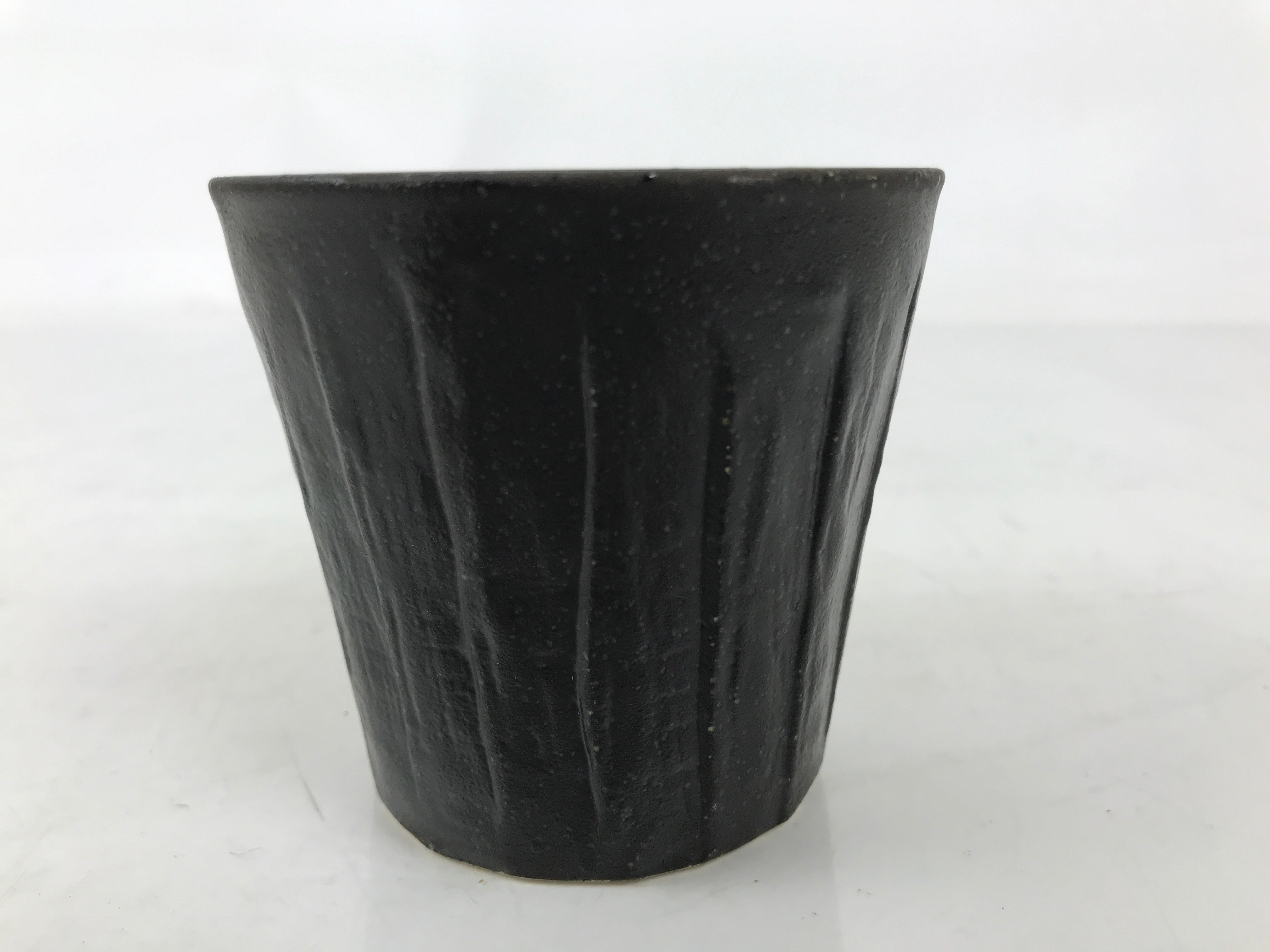 Japanese Ceramic Yunomi Teacup Simple Pottery Vtg Black Sencha Yakimono TC586