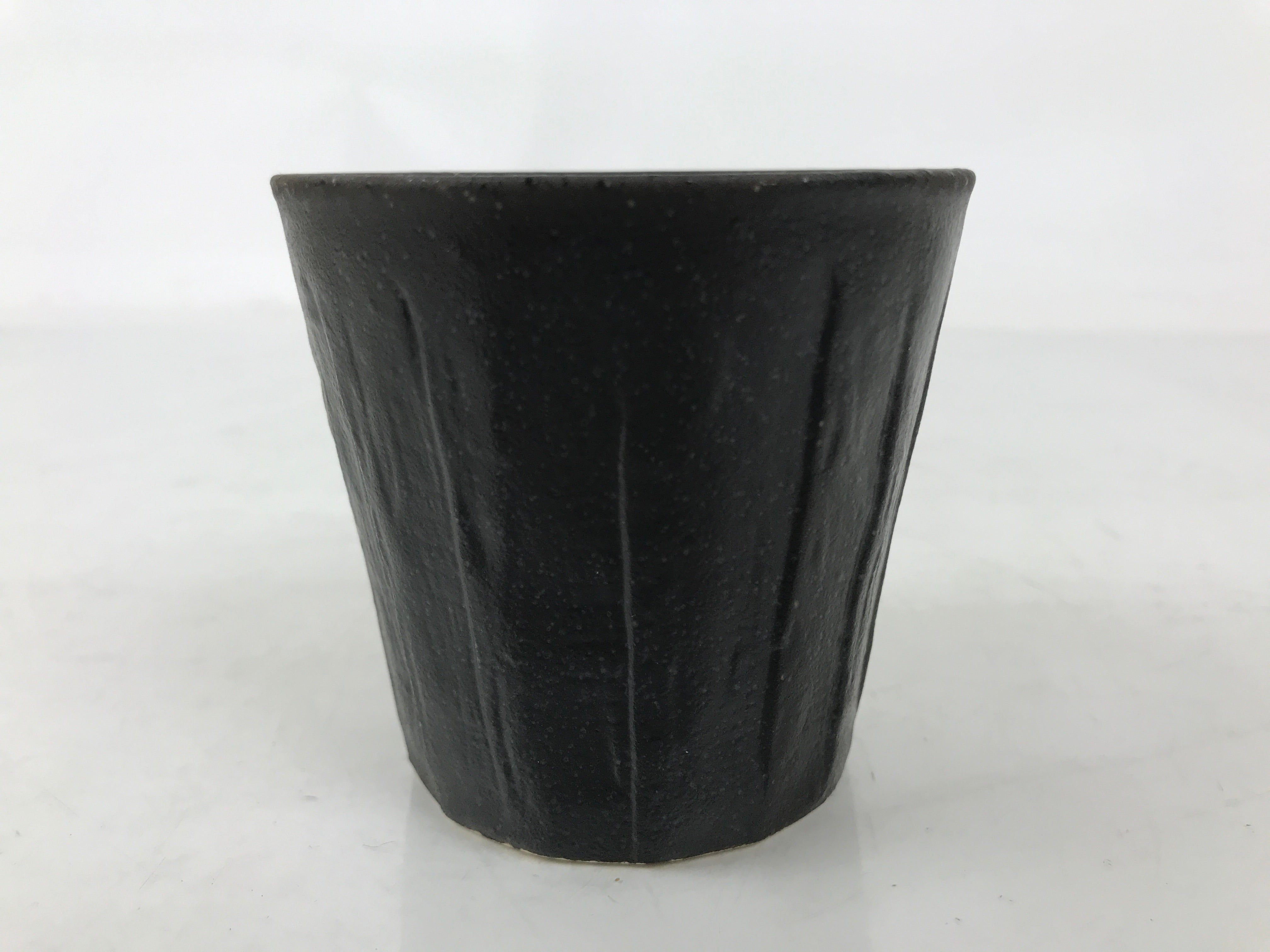 Japanese Ceramic Yunomi Teacup Simple Pottery Vtg Black Sencha Yakimono TC586