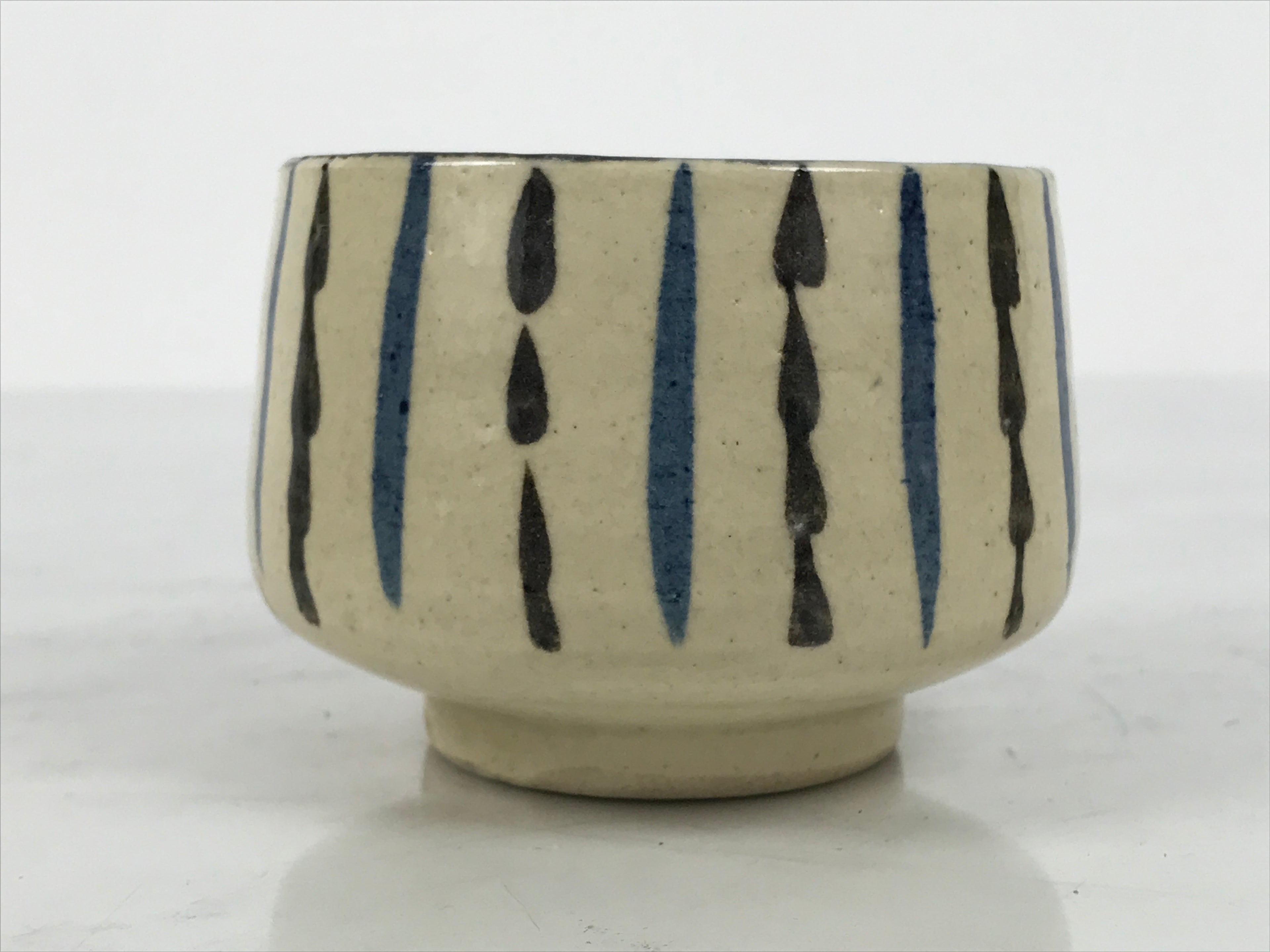 Japanese Ceramic Yunomi Teacup Vtg Pottery Sencha Beige Black Blue Stripe TC624