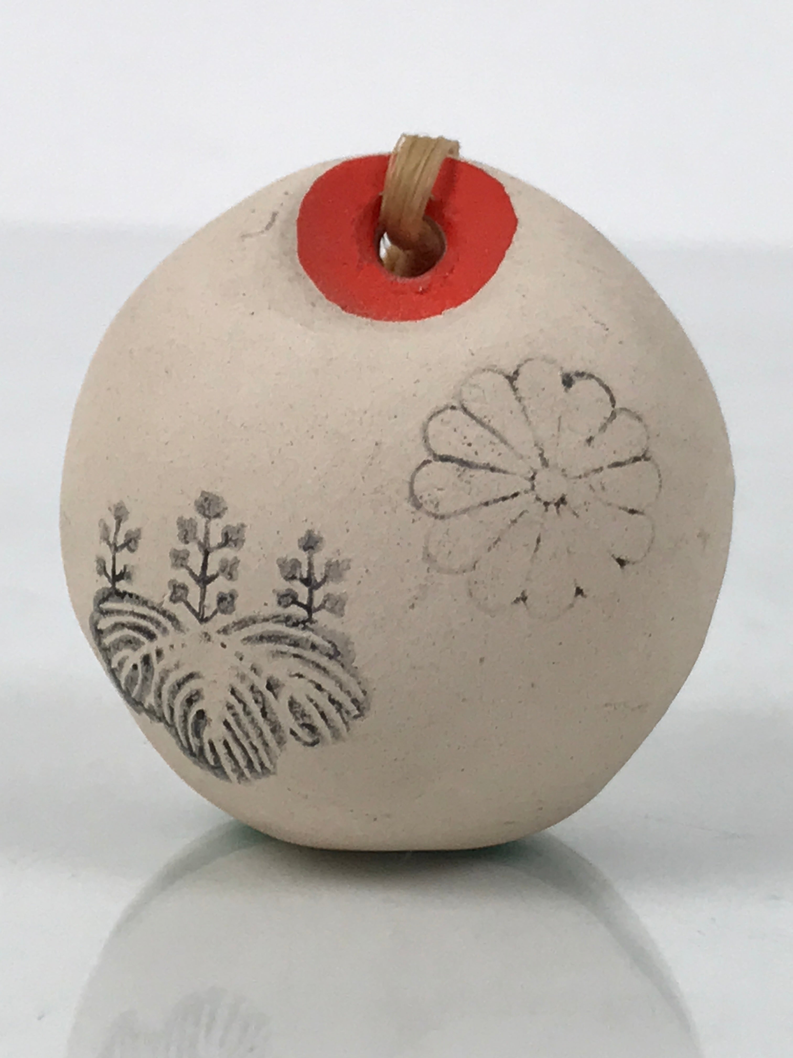 Japanese Clay Bell Dorei Vtg Tsuchi-Suzu Classic White Paulownia Kiri Kiku DR618