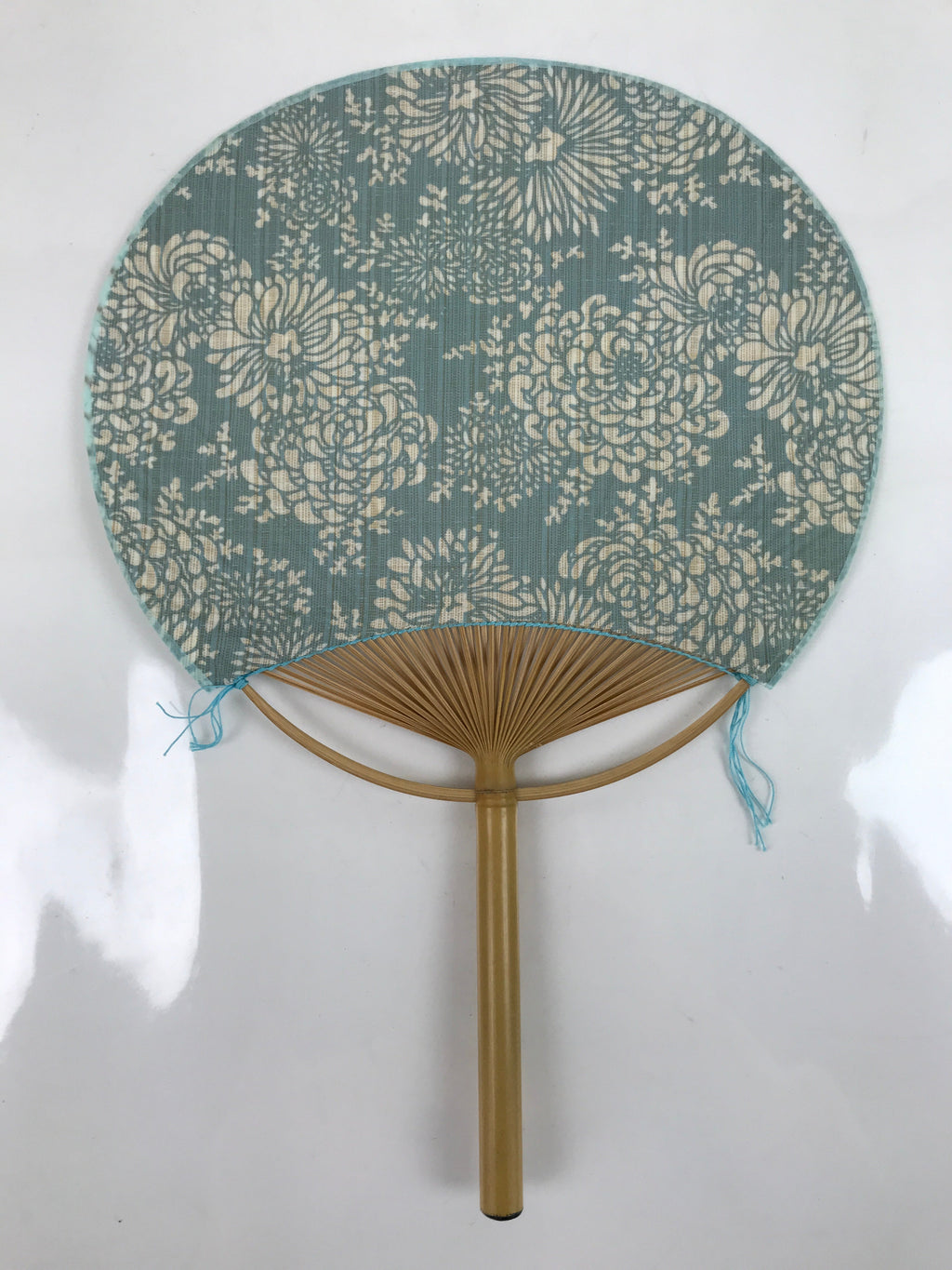 Japanese Fabric Fan Uchiwa Vtg Bamboo Round Paper Back Blue Chrysanthemums U135