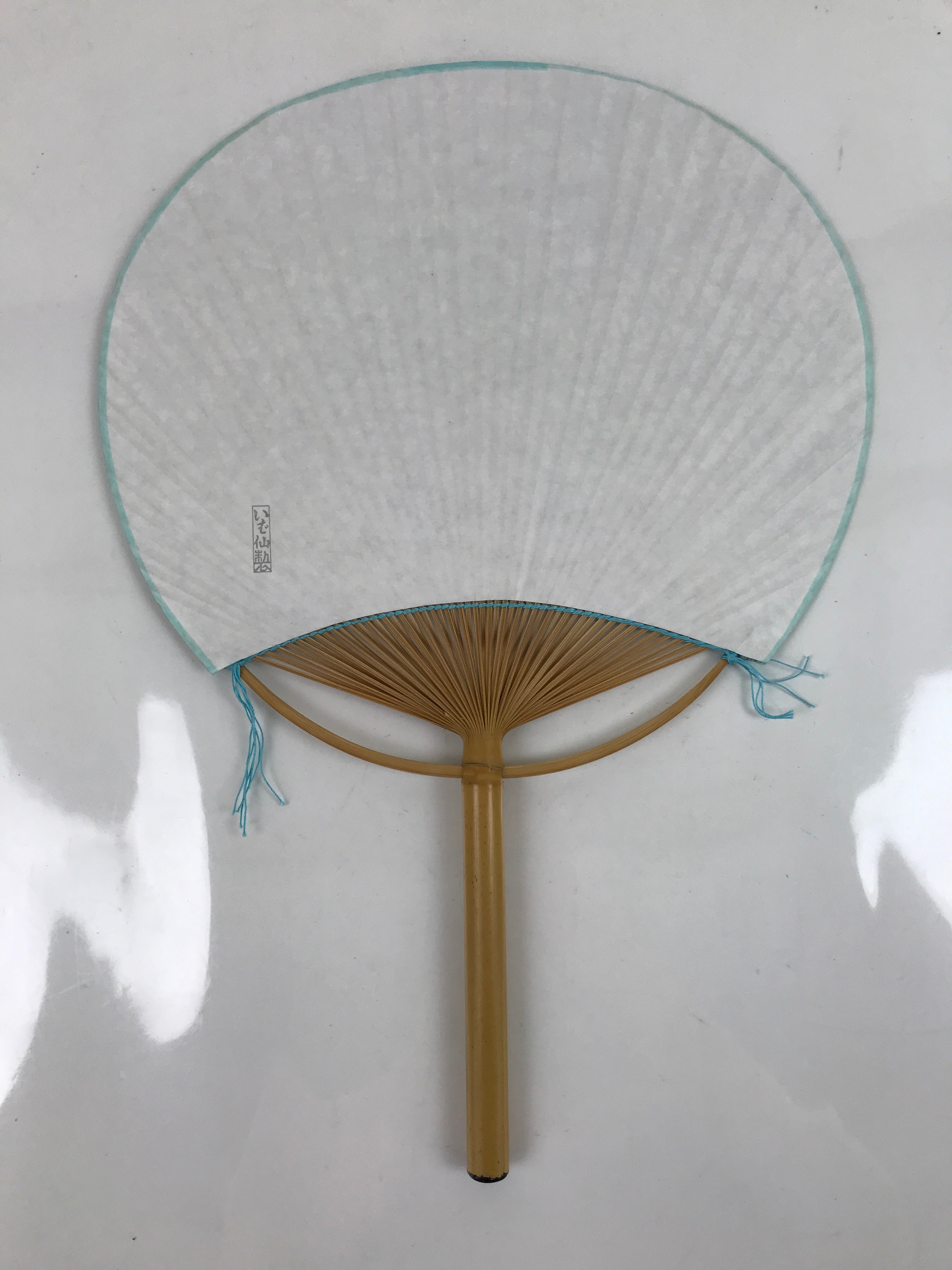Japanese Fabric Fan Uchiwa Vtg Bamboo Round Paper Back Blue Chrysanthemums U135