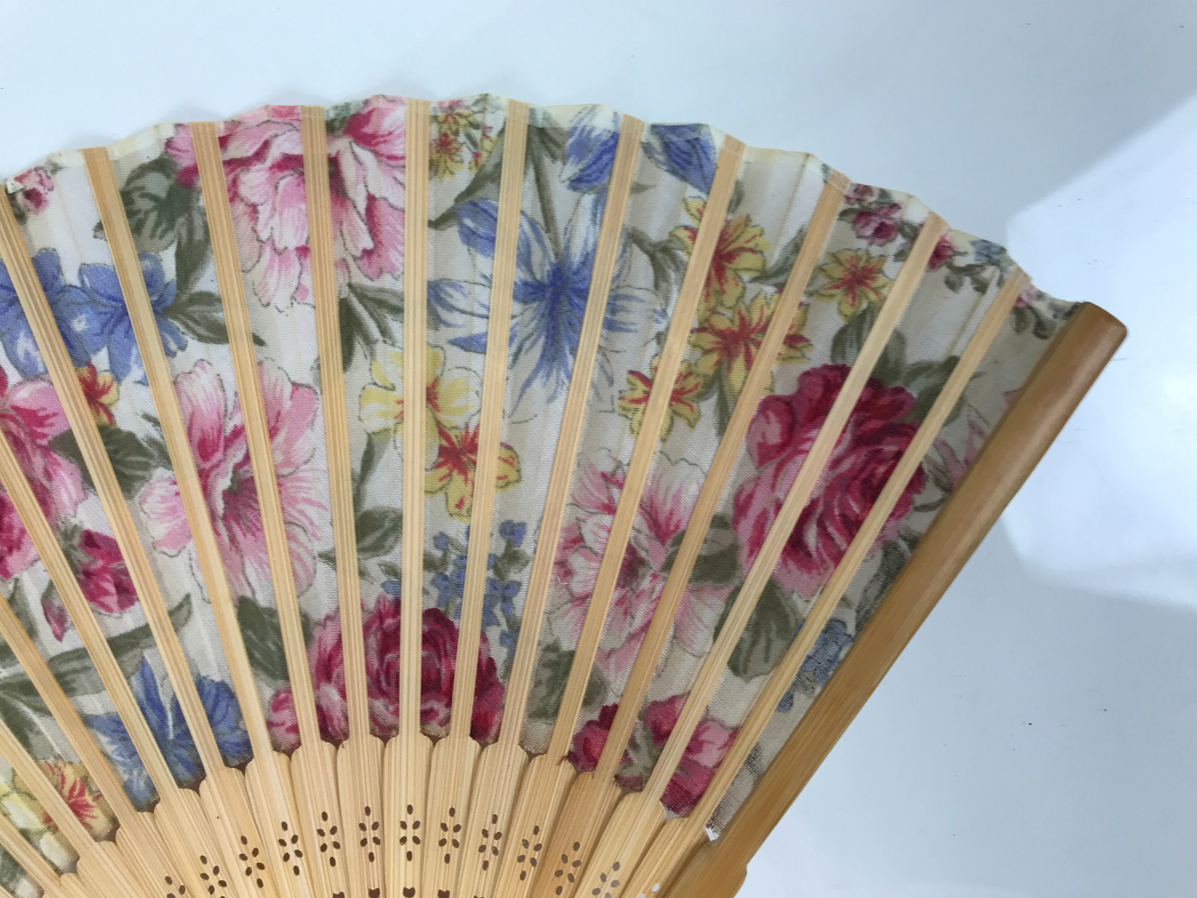 Japanese Fabric Folding Fan Sensu Vtg Bamboo Frame Floral Medley Roses 4D920