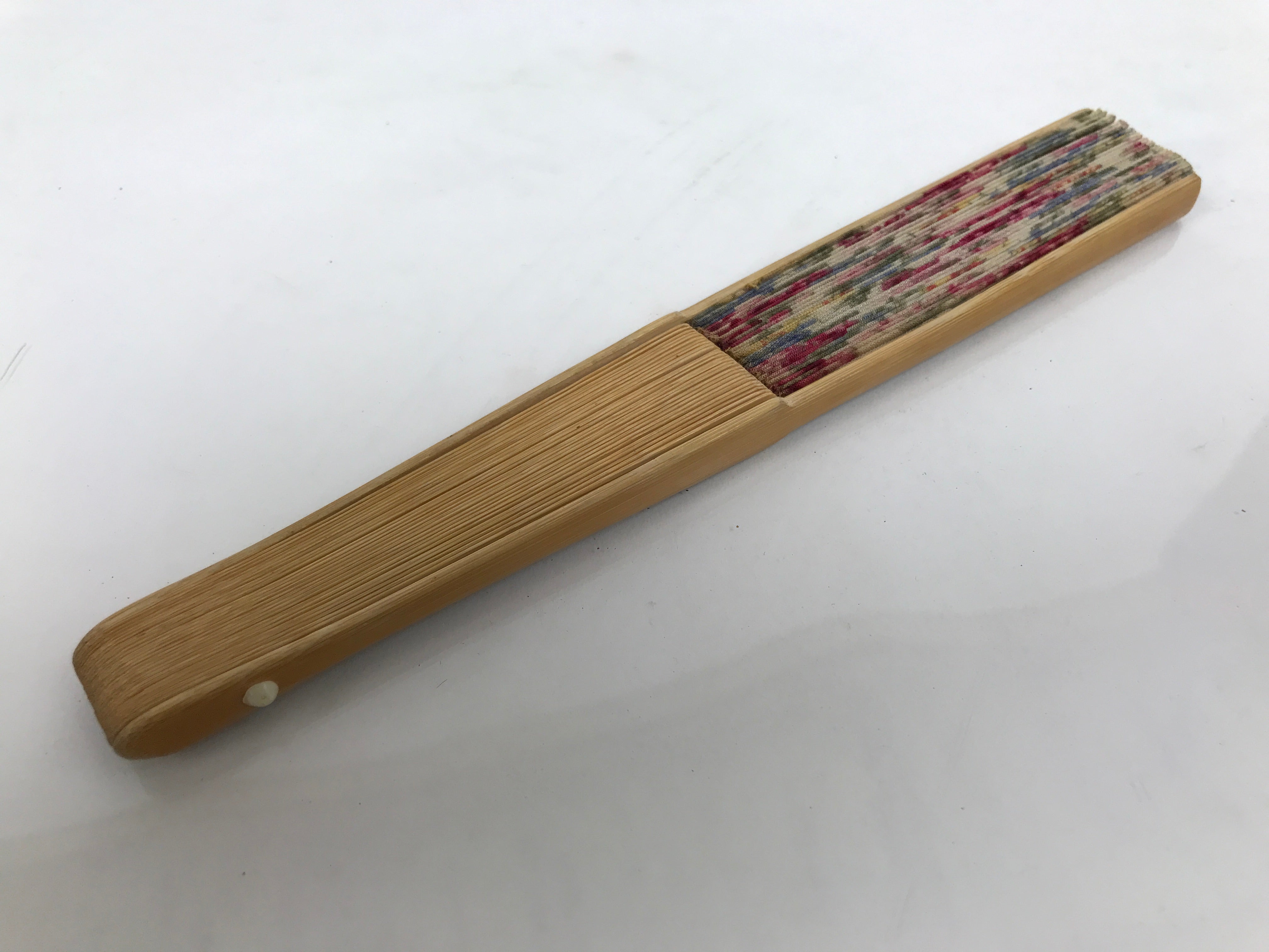 Japanese Fabric Folding Fan Sensu Vtg Bamboo Frame Floral Medley Roses 4D920
