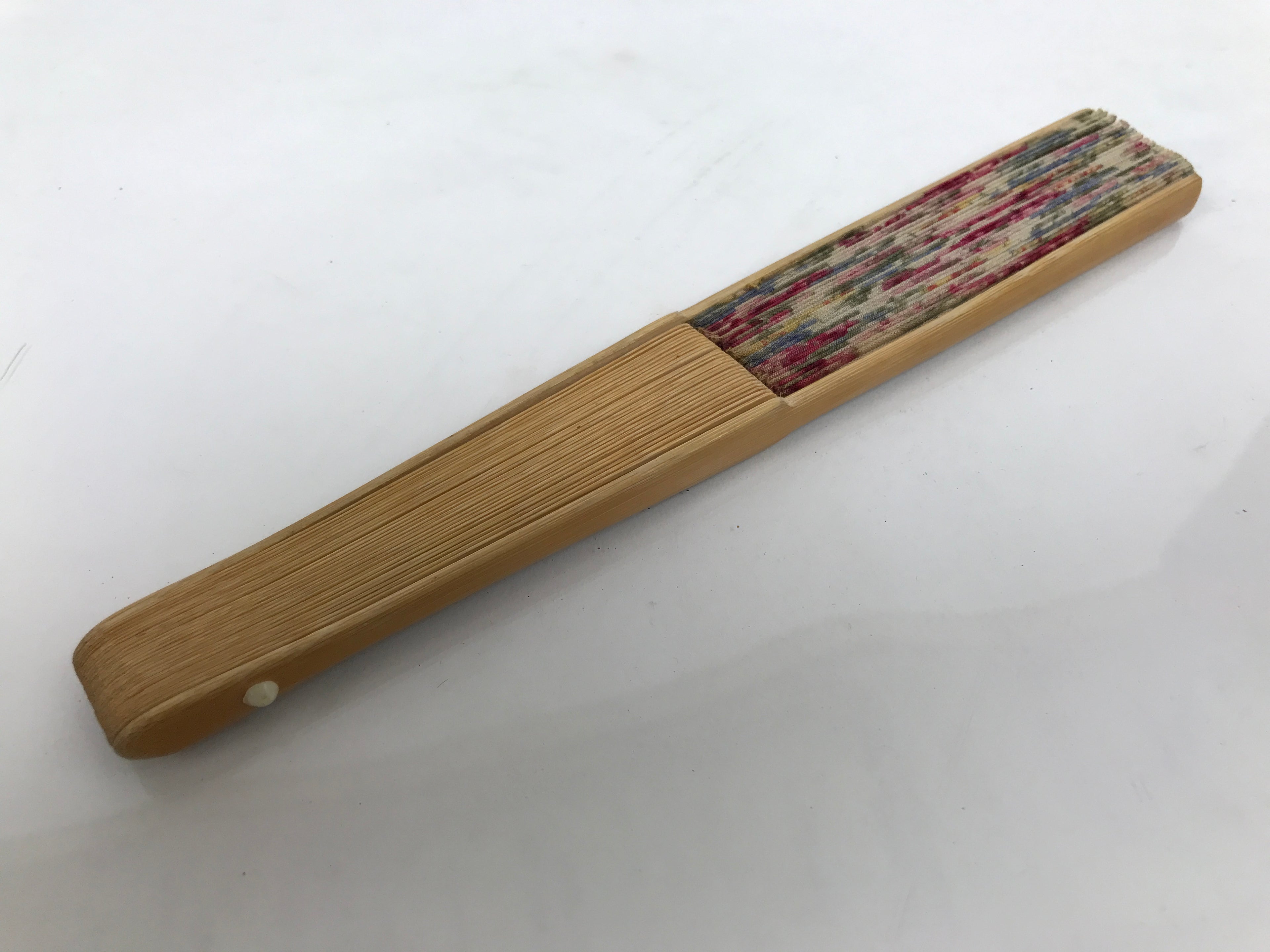 Japanese Fabric Folding Fan Sensu Vtg Bamboo Frame Floral Medley Roses 4D920
