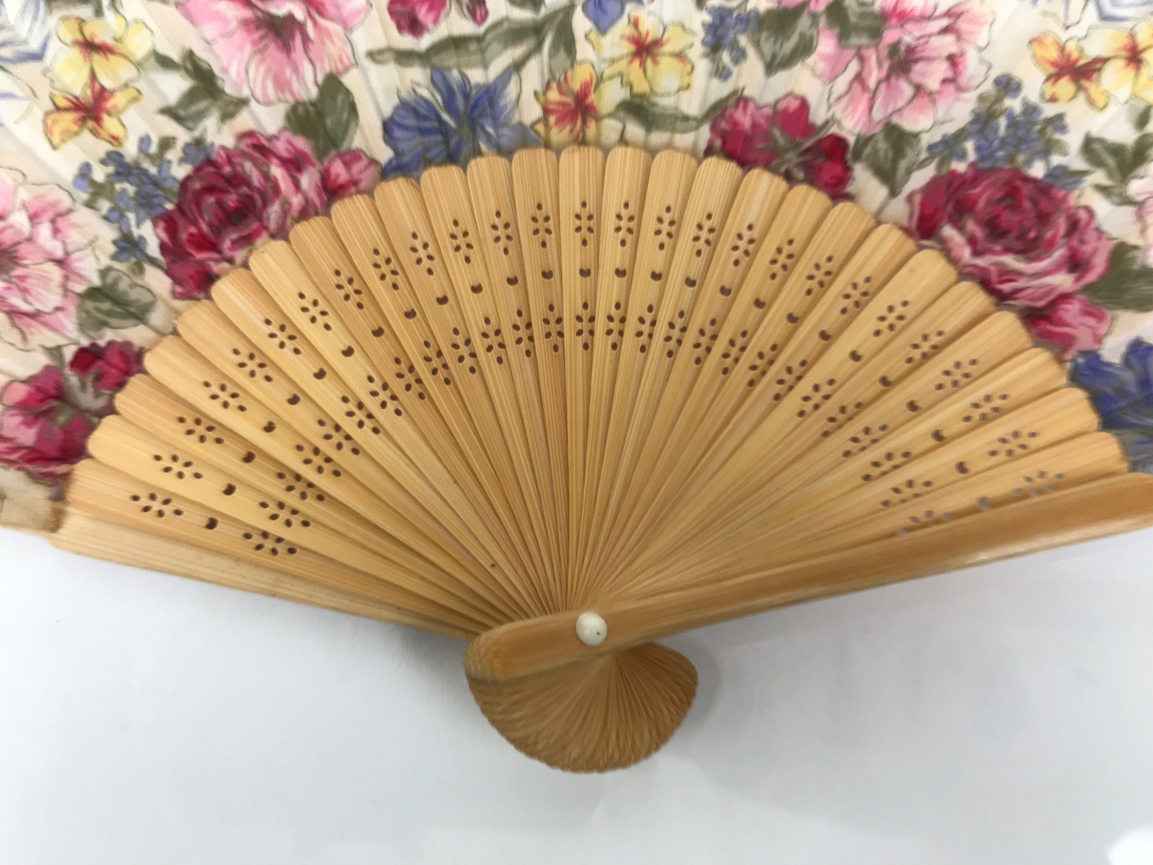 Japanese Fabric Folding Fan Sensu Vtg Bamboo Frame Floral Medley Roses 4D920
