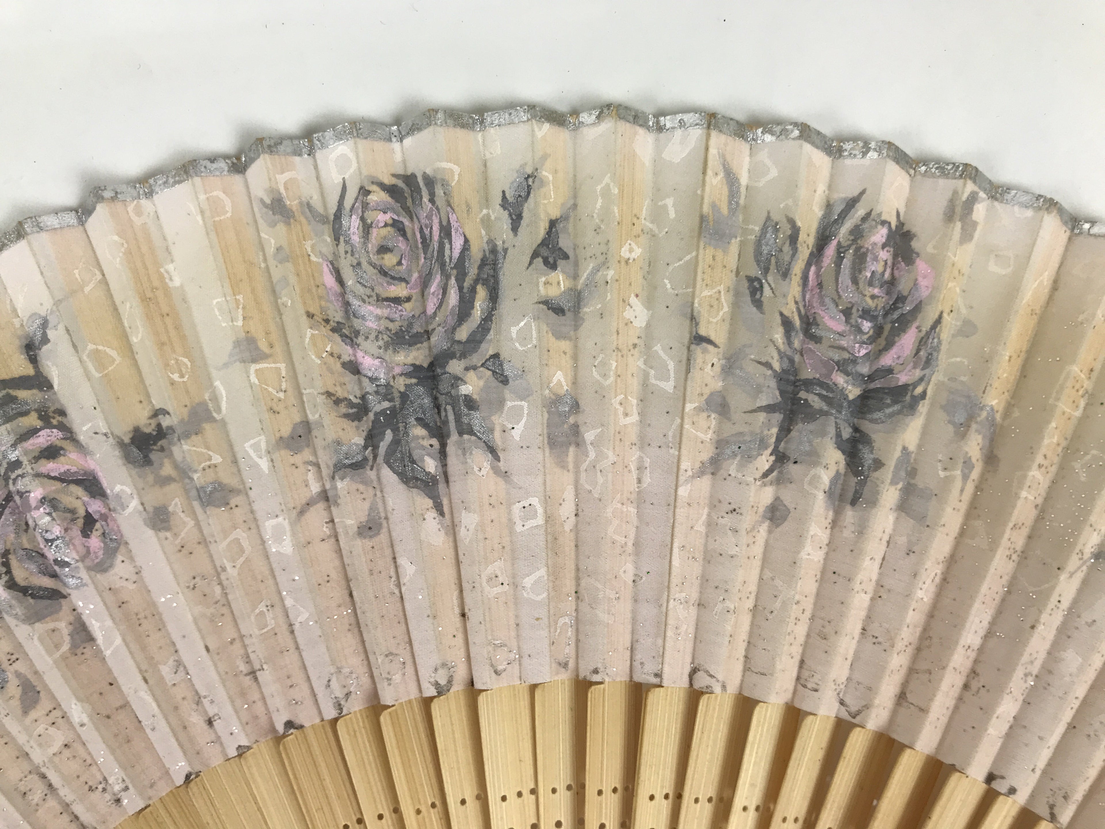 Japanese Fabric Folding Fan Sensu Vtg Bamboo Frame Roses Pastel Pink Bara 5D20