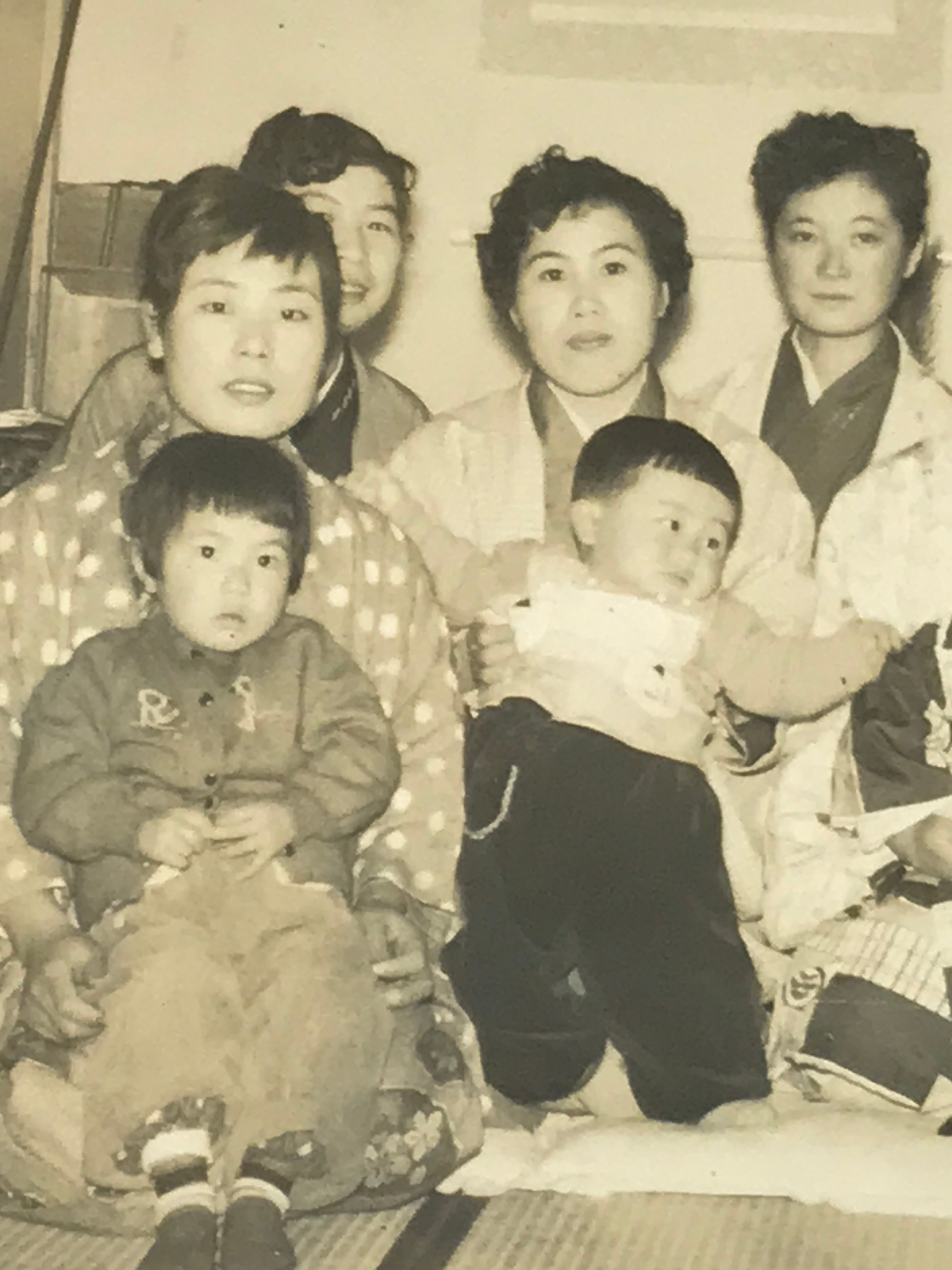 Japanese Family Photograph Vtg Children Kimono New Years Day Black White PH180